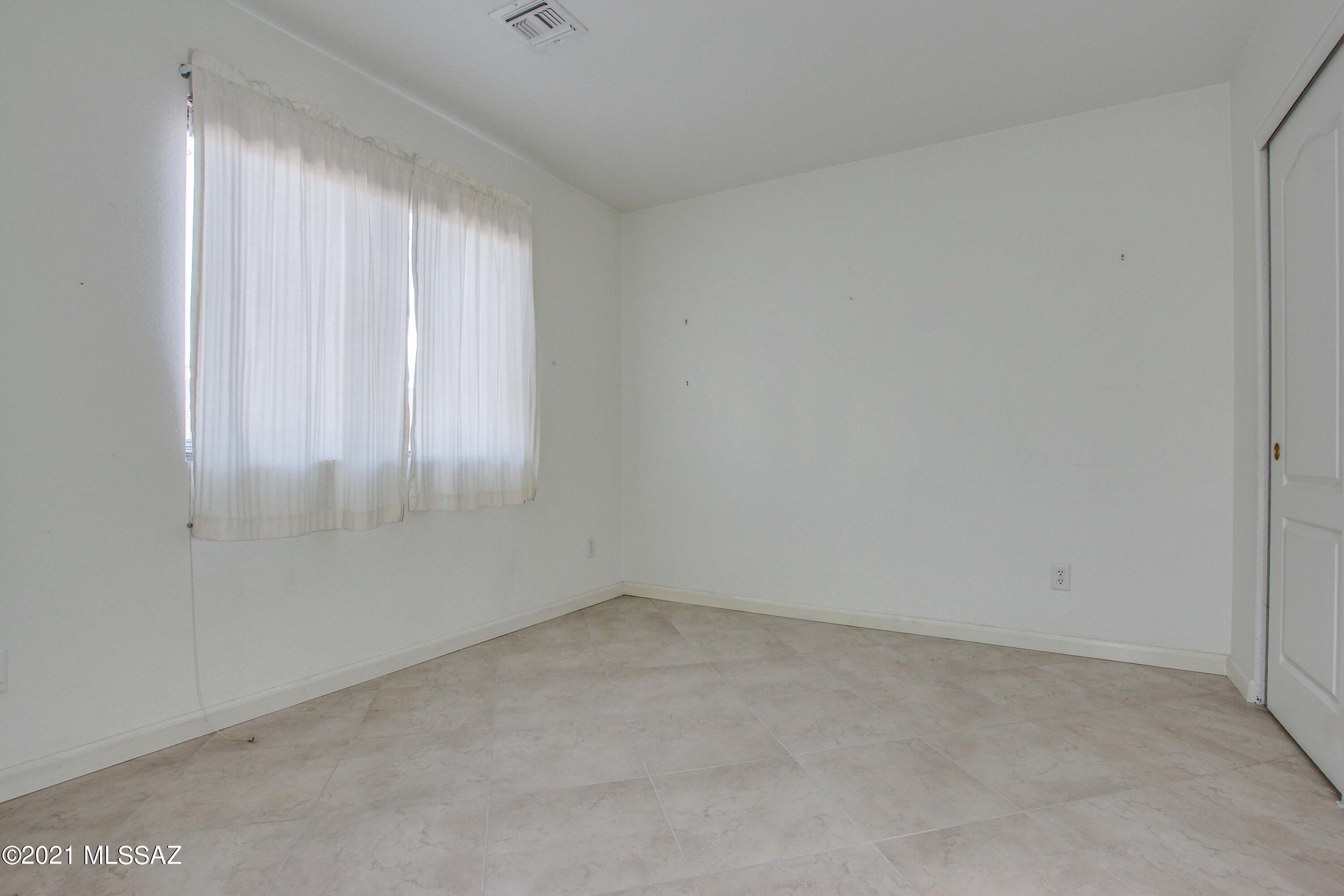 2801 W Simplicity Drive