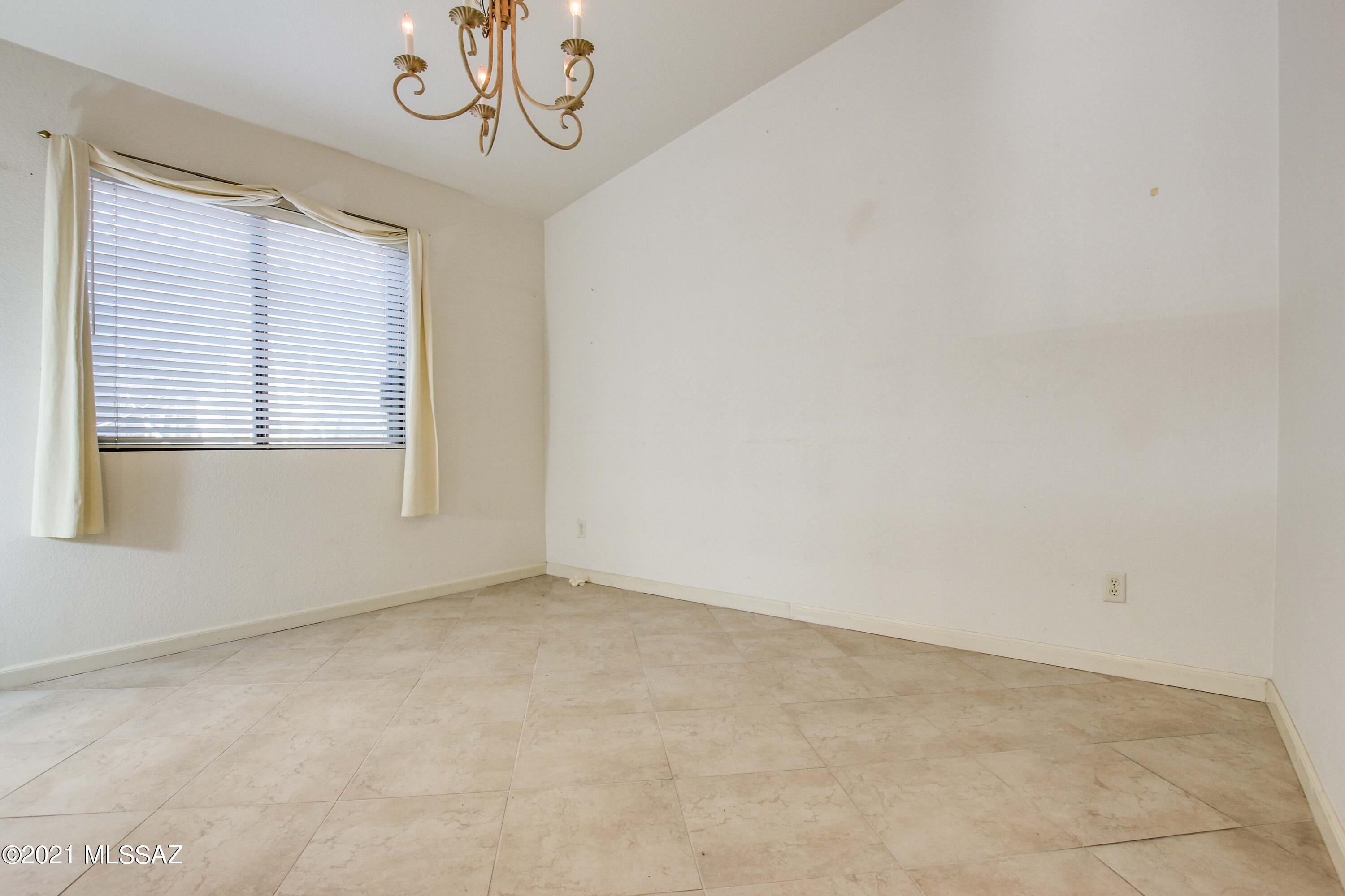 2801 W Simplicity Drive