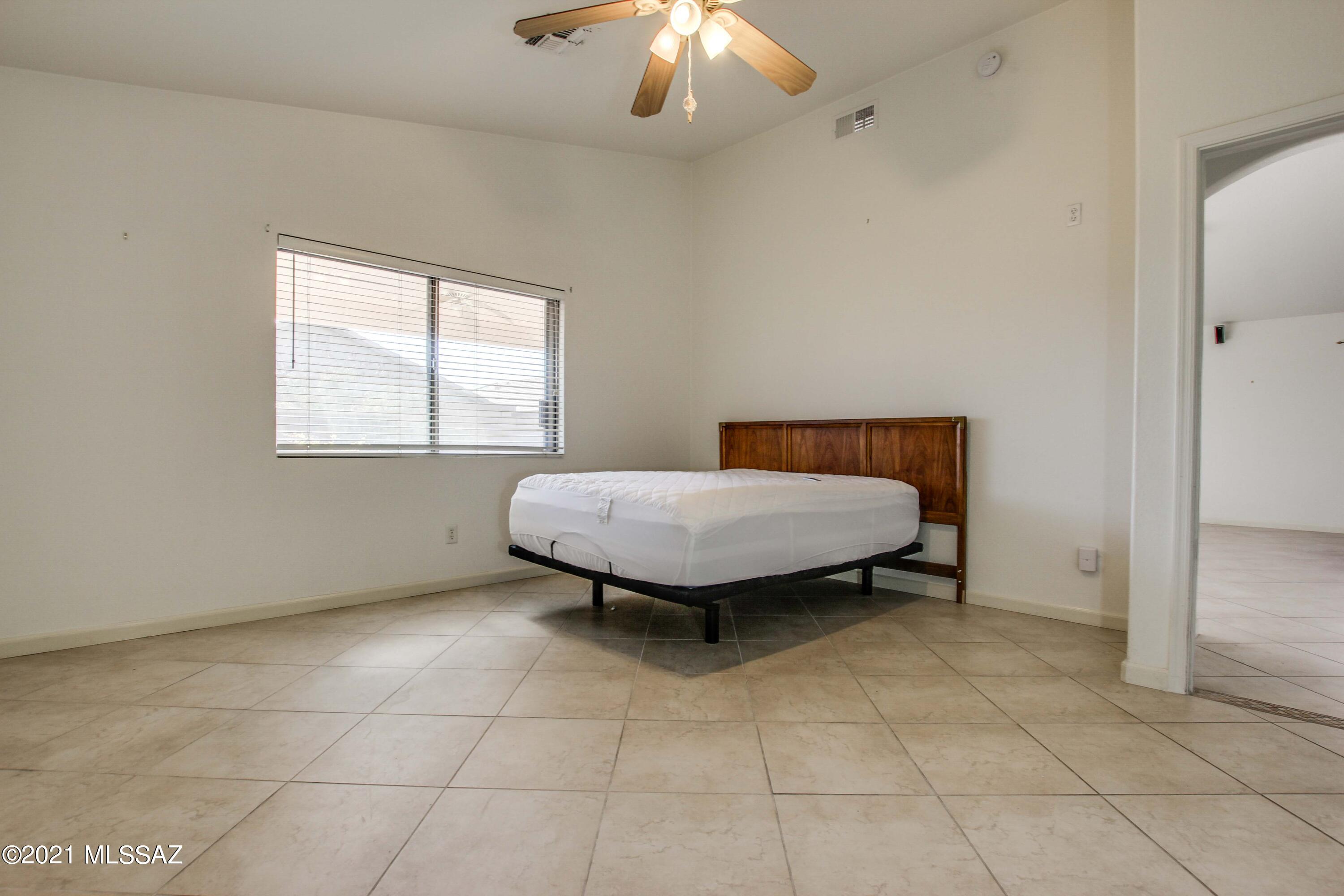 2801 W Simplicity Drive