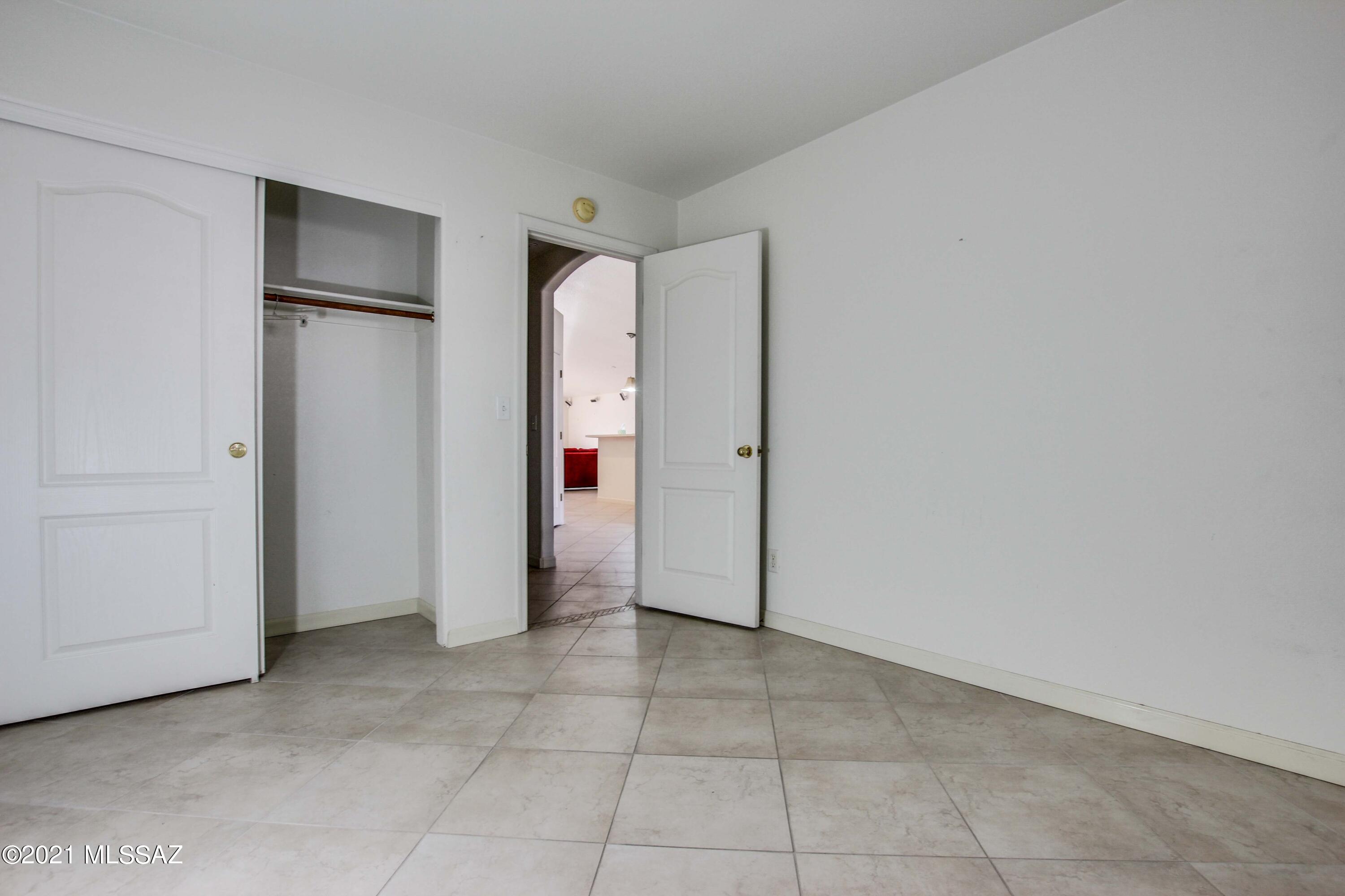 2801 W Simplicity Drive