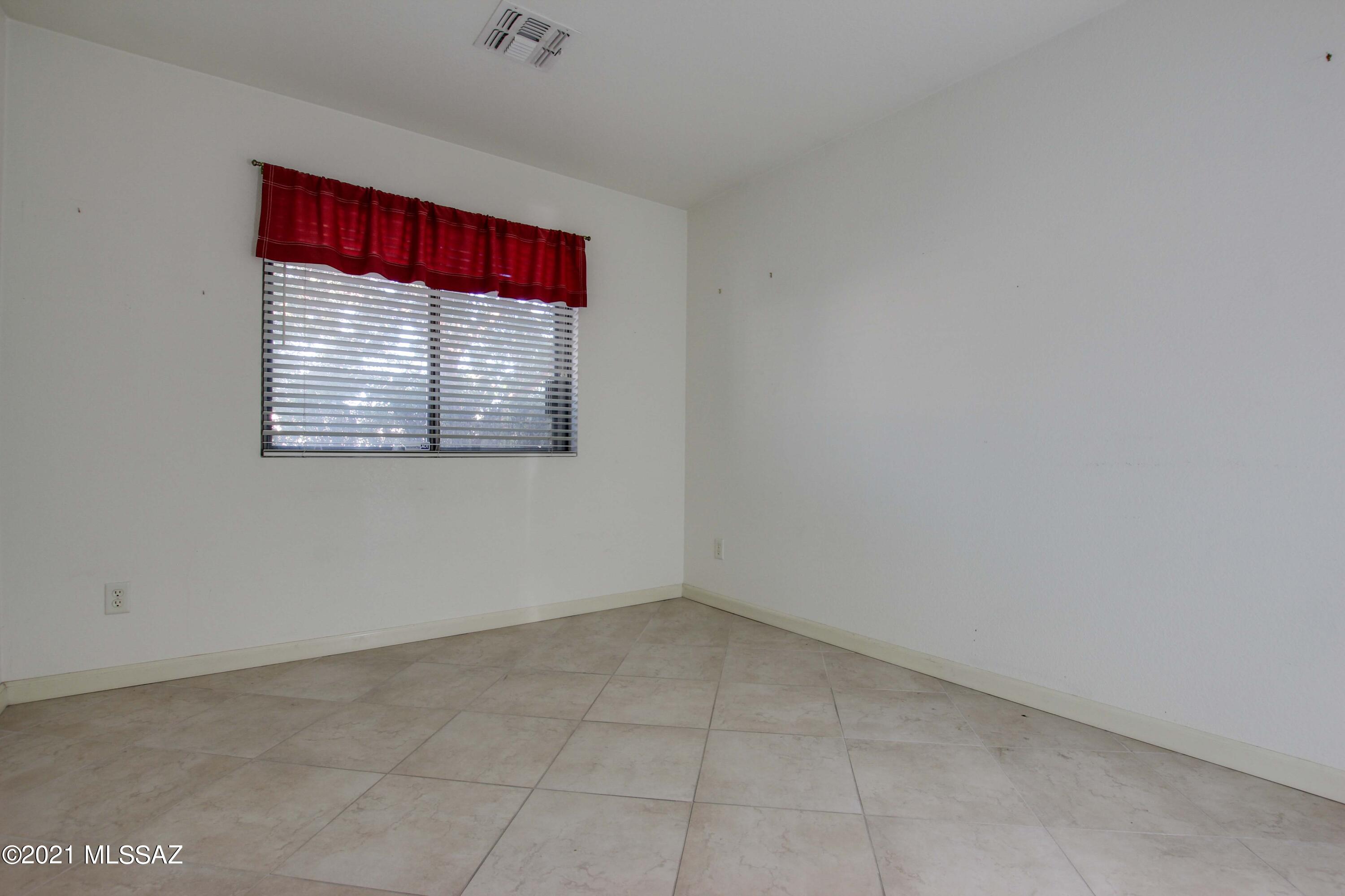 2801 W Simplicity Drive