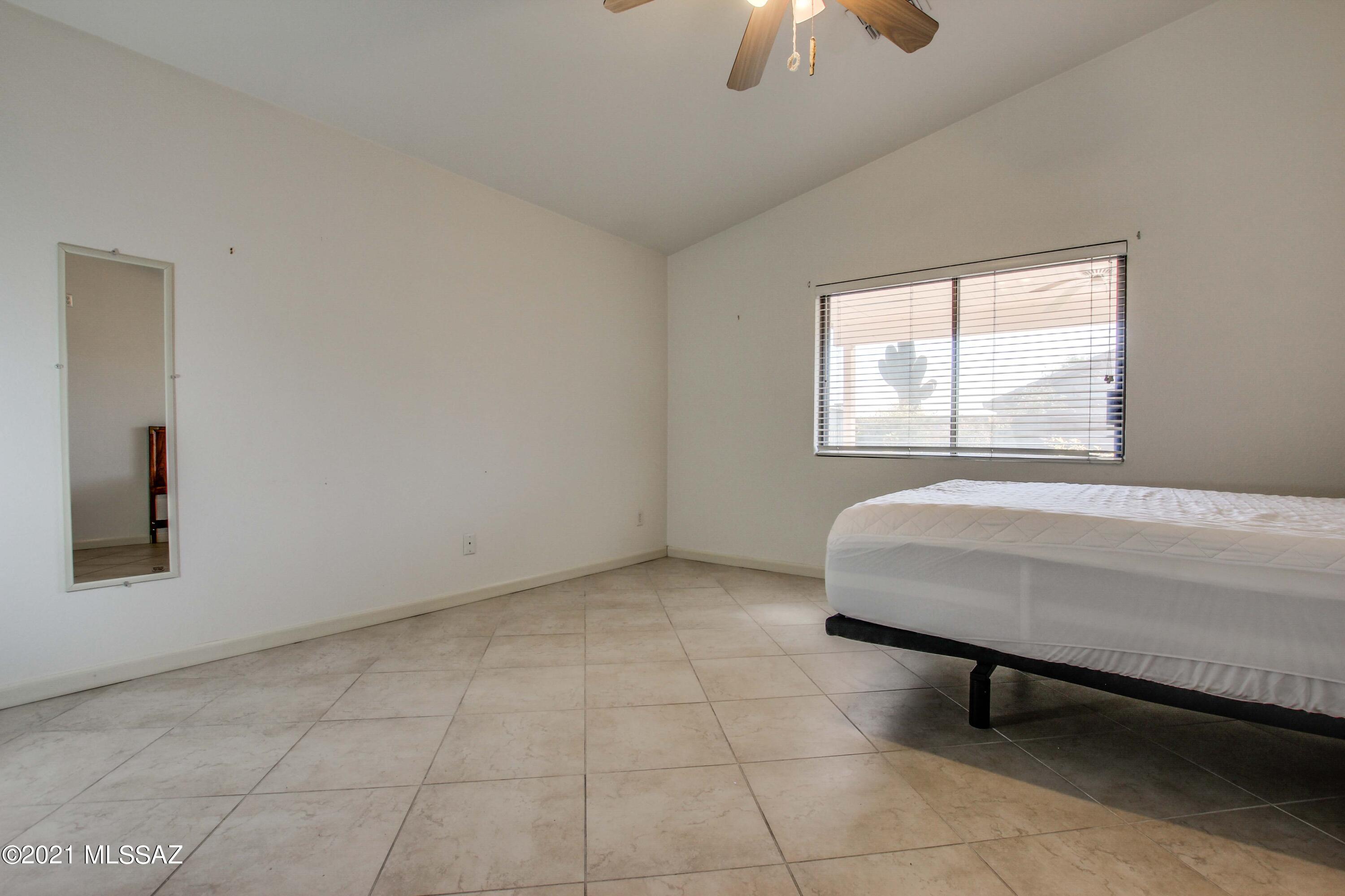 2801 W Simplicity Drive