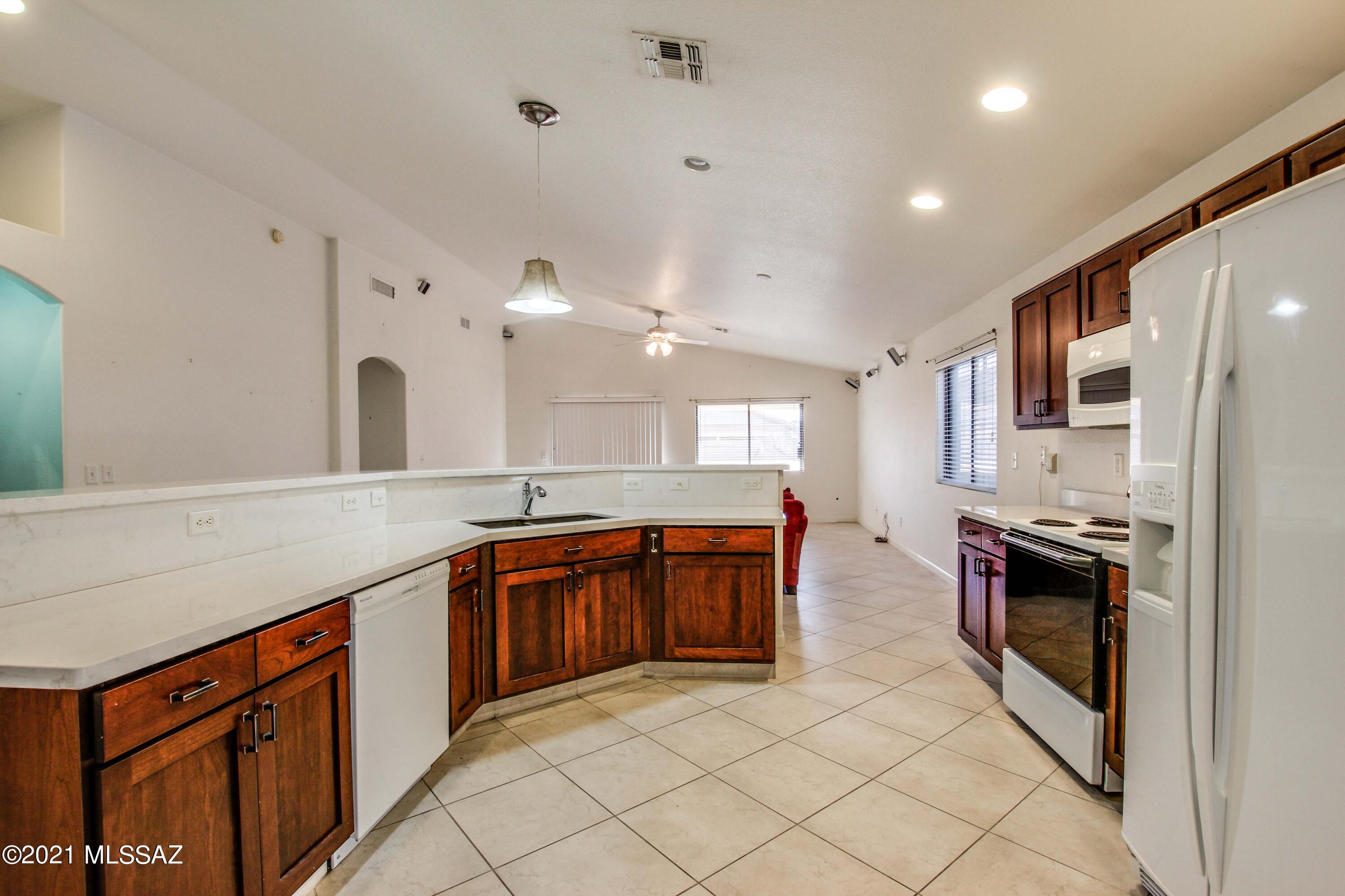 2801 W Simplicity Drive