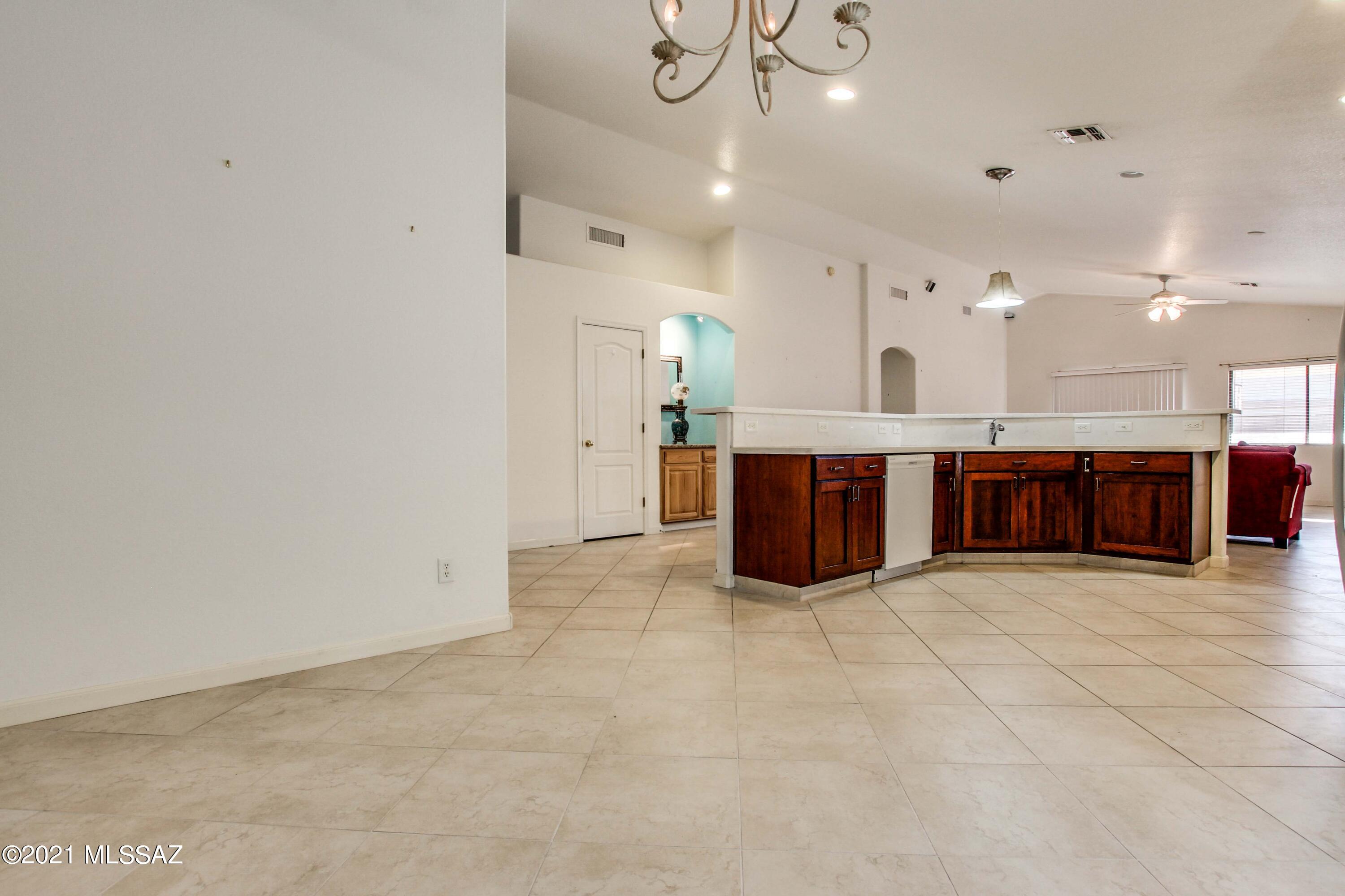 2801 W Simplicity Drive