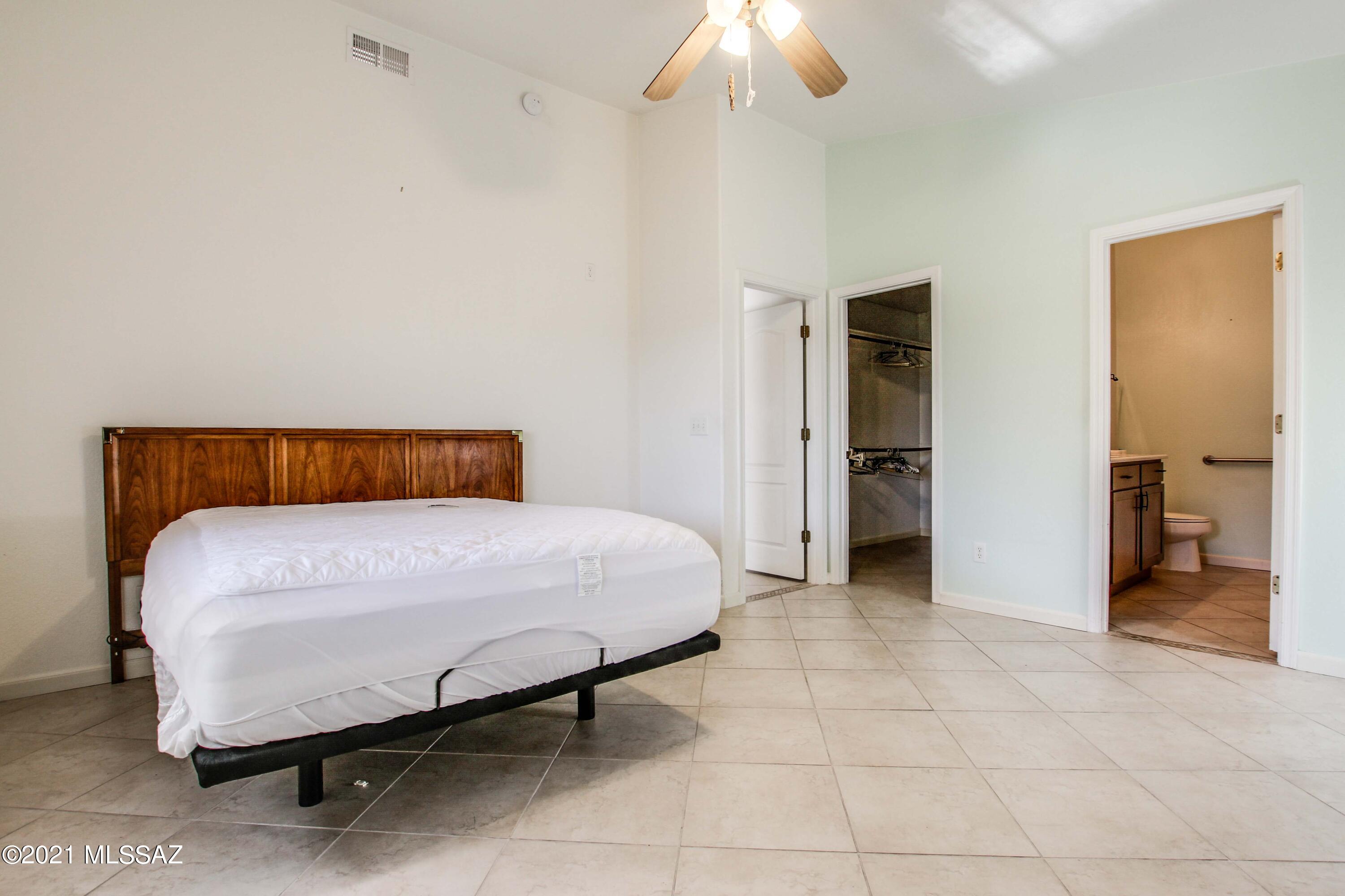 2801 W Simplicity Drive
