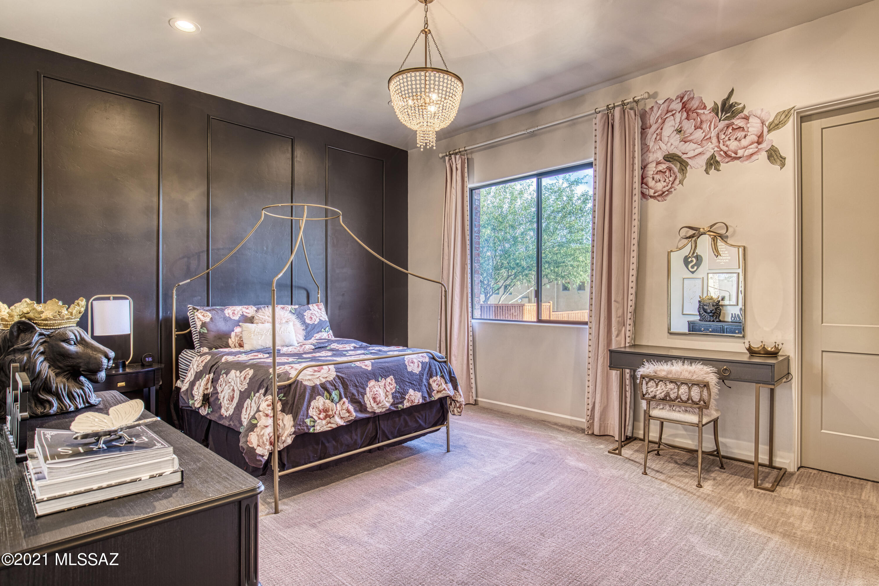 2756 N Megafauna Court