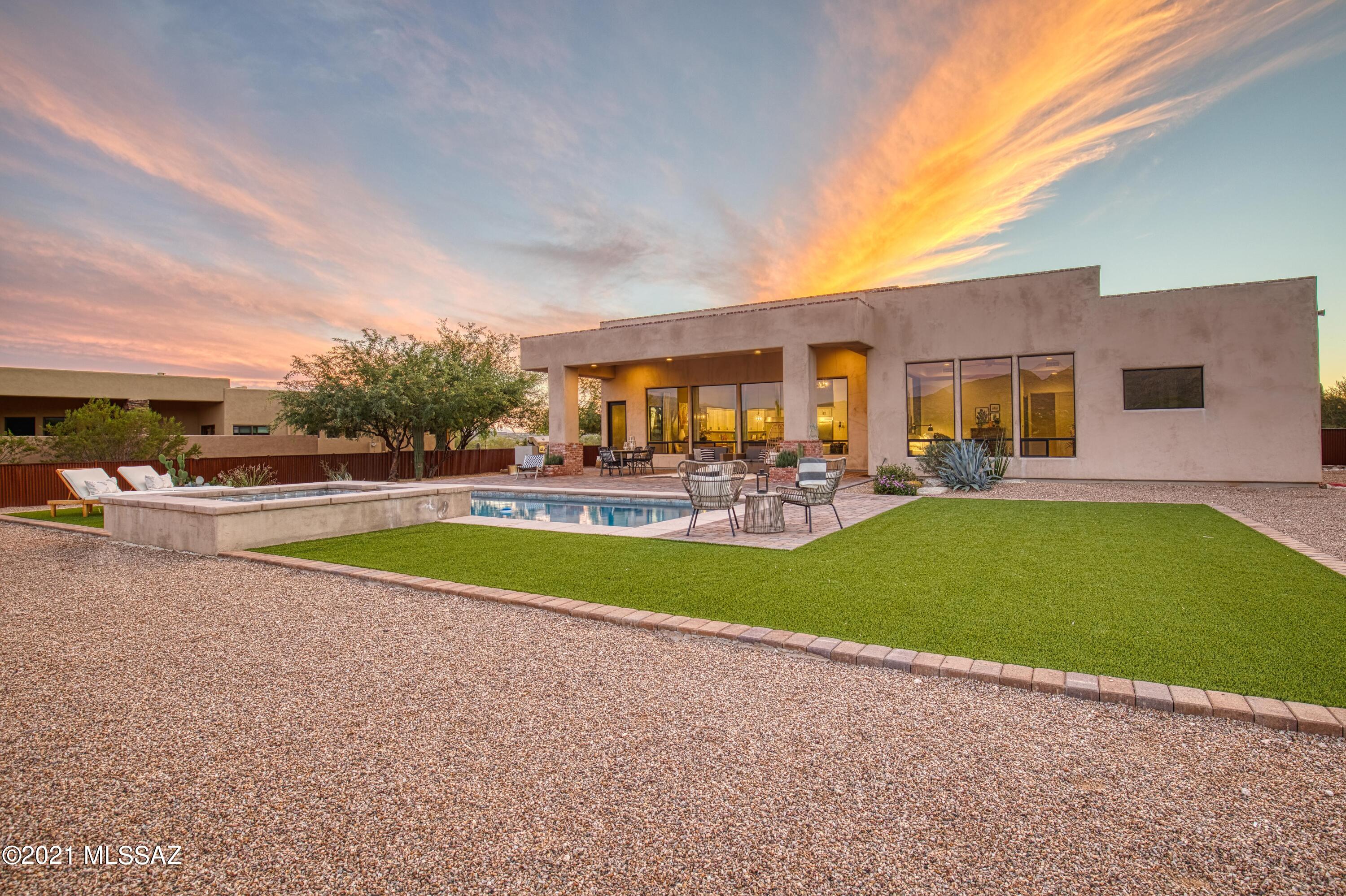 2756 N Megafauna Court