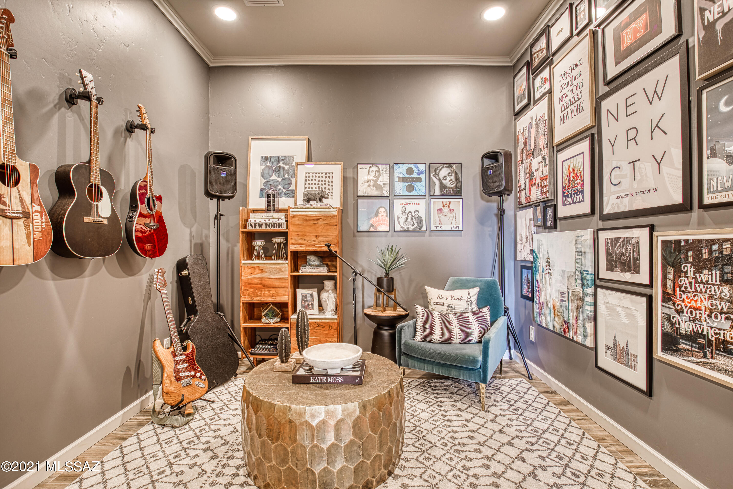 2756 N Megafauna Court