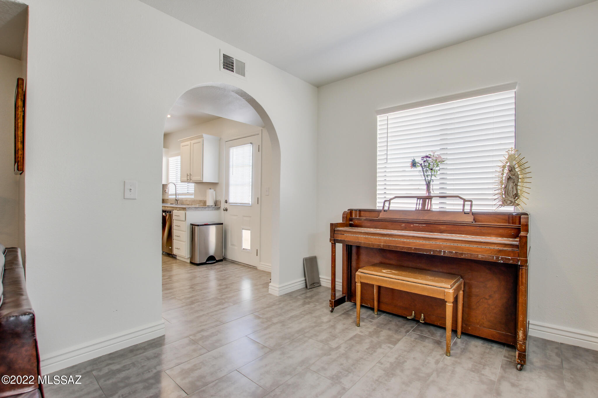 2940 W Calle Pajarito