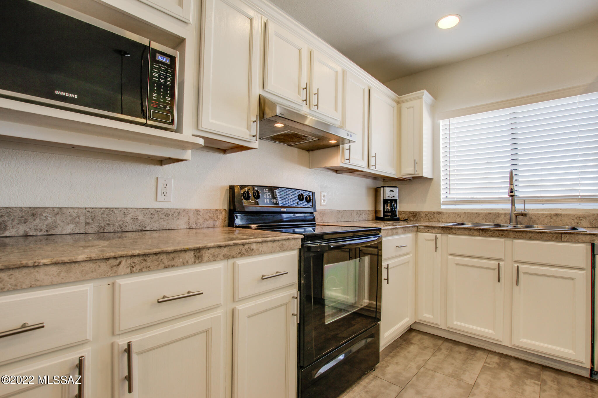 2940 W Calle Pajarito