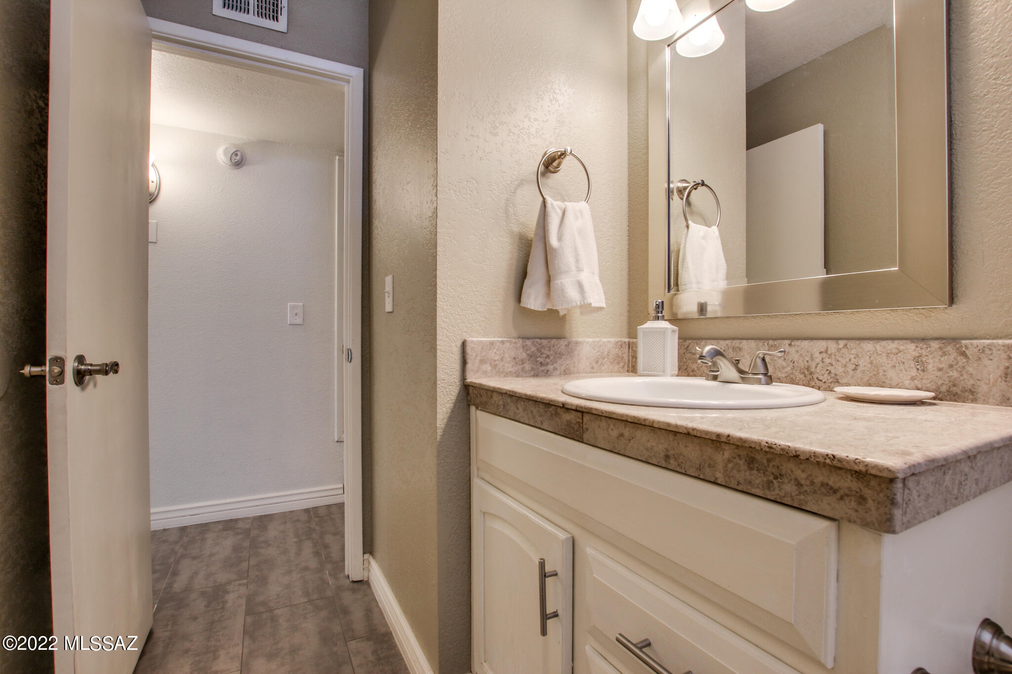 2940 W Calle Pajarito