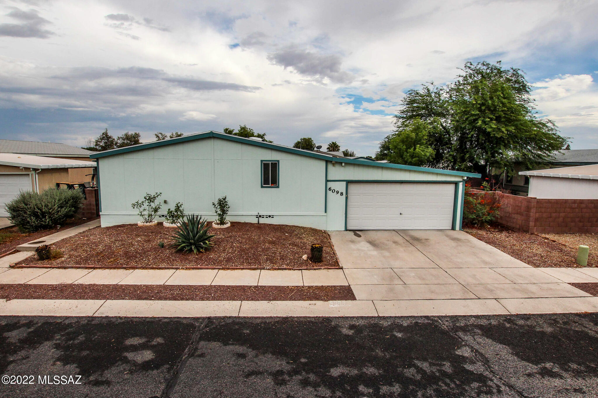 6098 E Rough Rock Drive