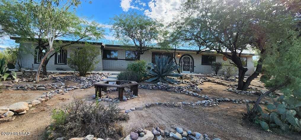9412 E Loma Linda Place