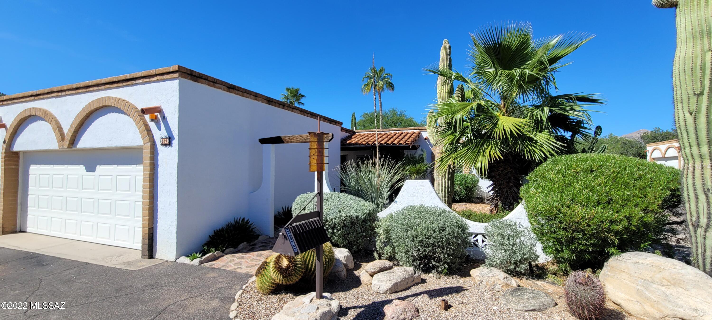 5825 N Placita Esplendora