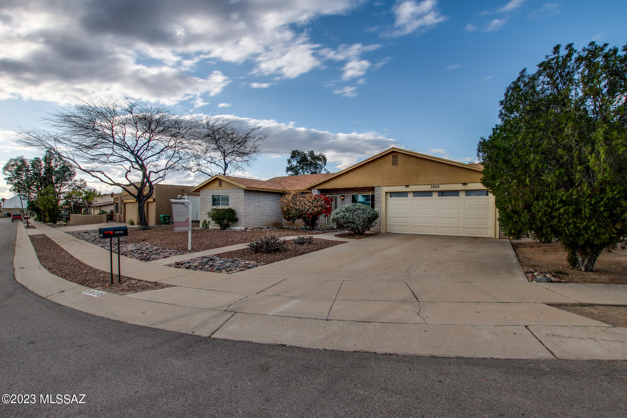 3820 W South Aire Place