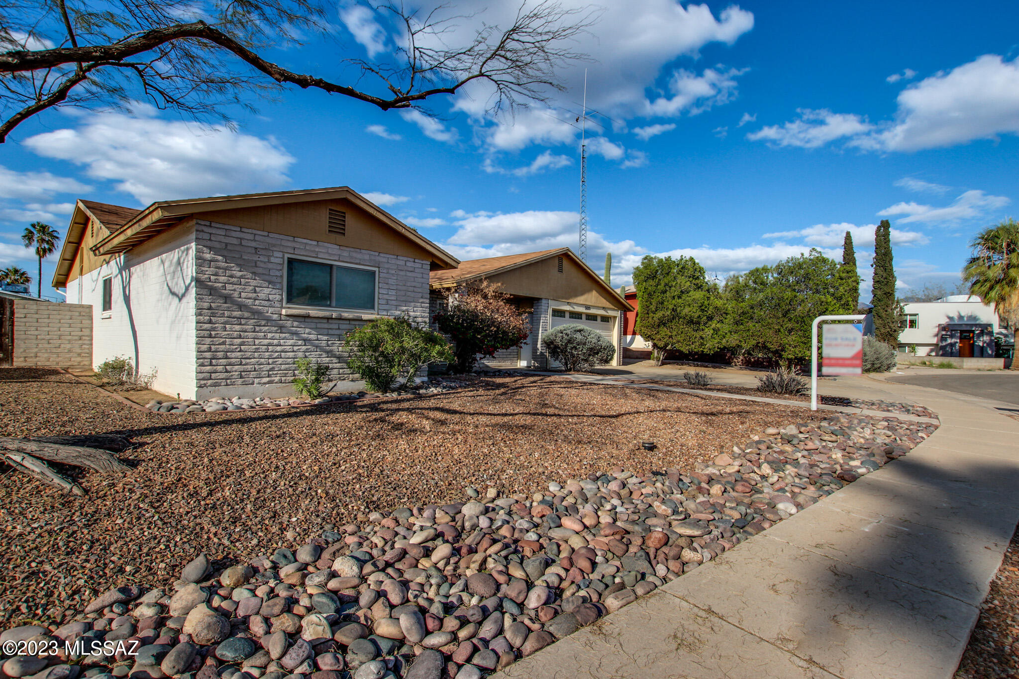 3820 W South Aire Place