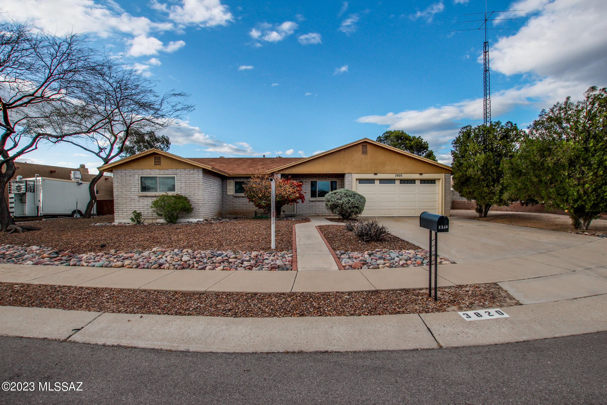3820 W South Aire Place