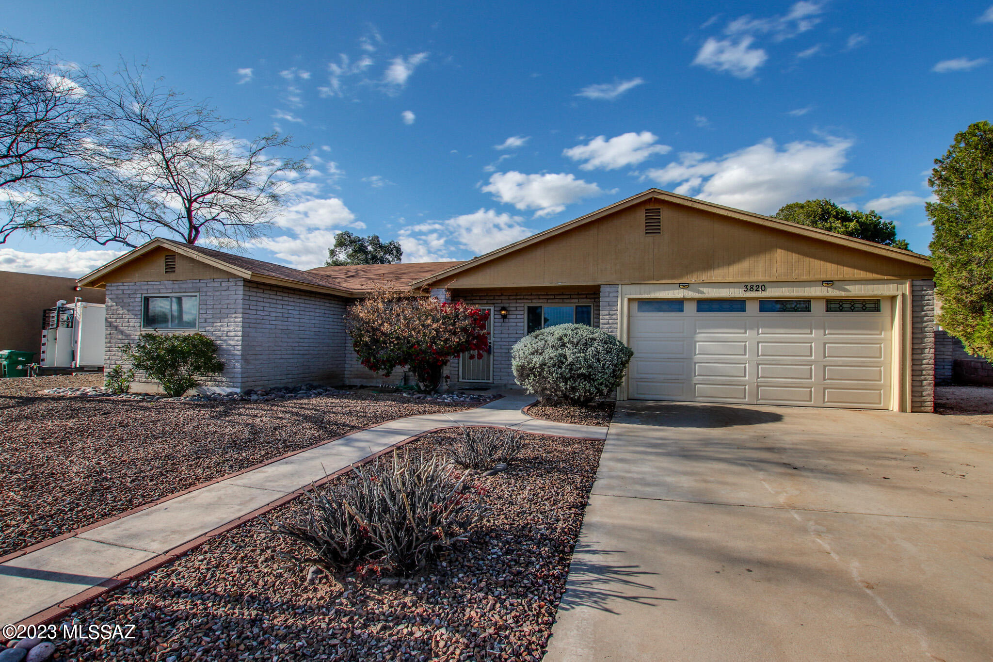 3820 W South Aire Place