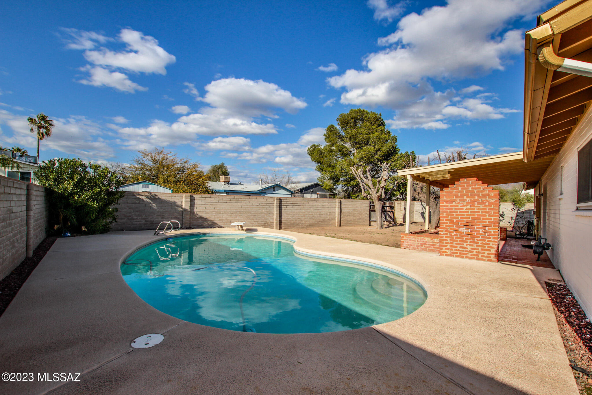 3820 W South Aire Place