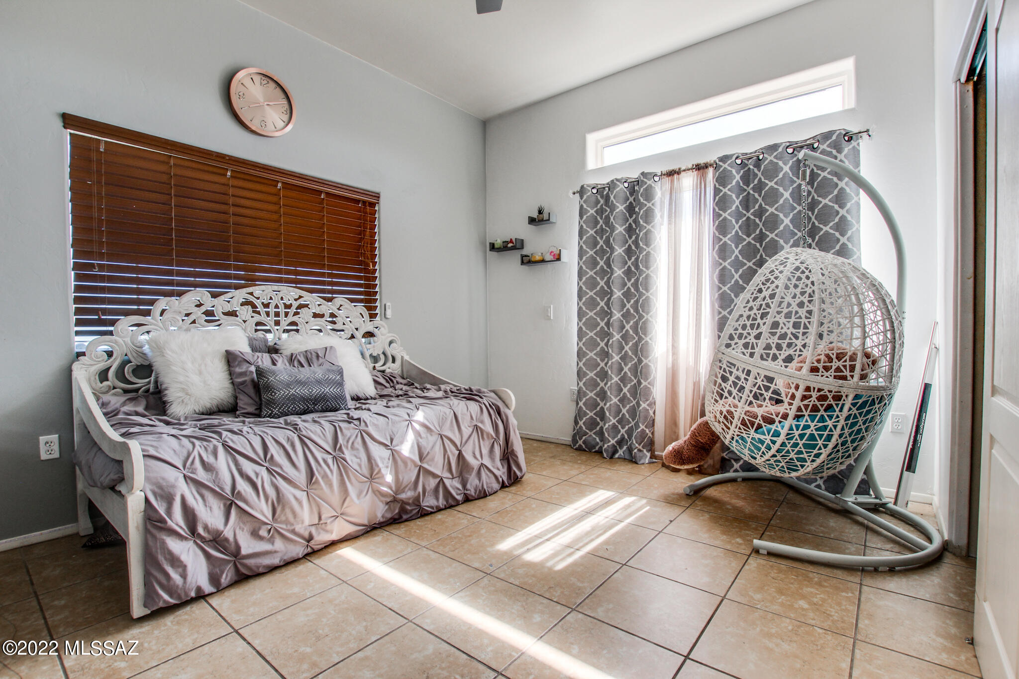 1015 Circulo Mendez