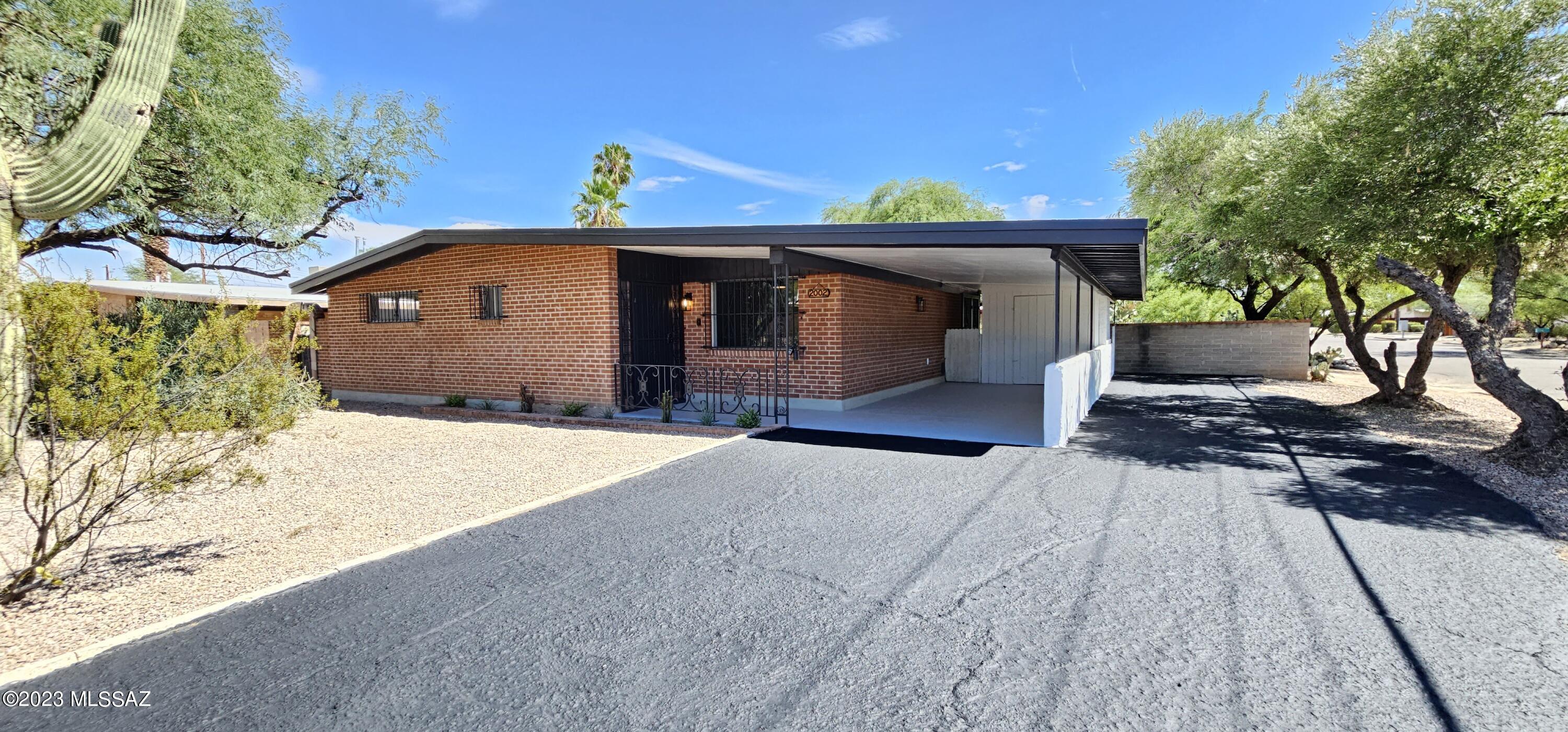 2002 E Hedrick Drive