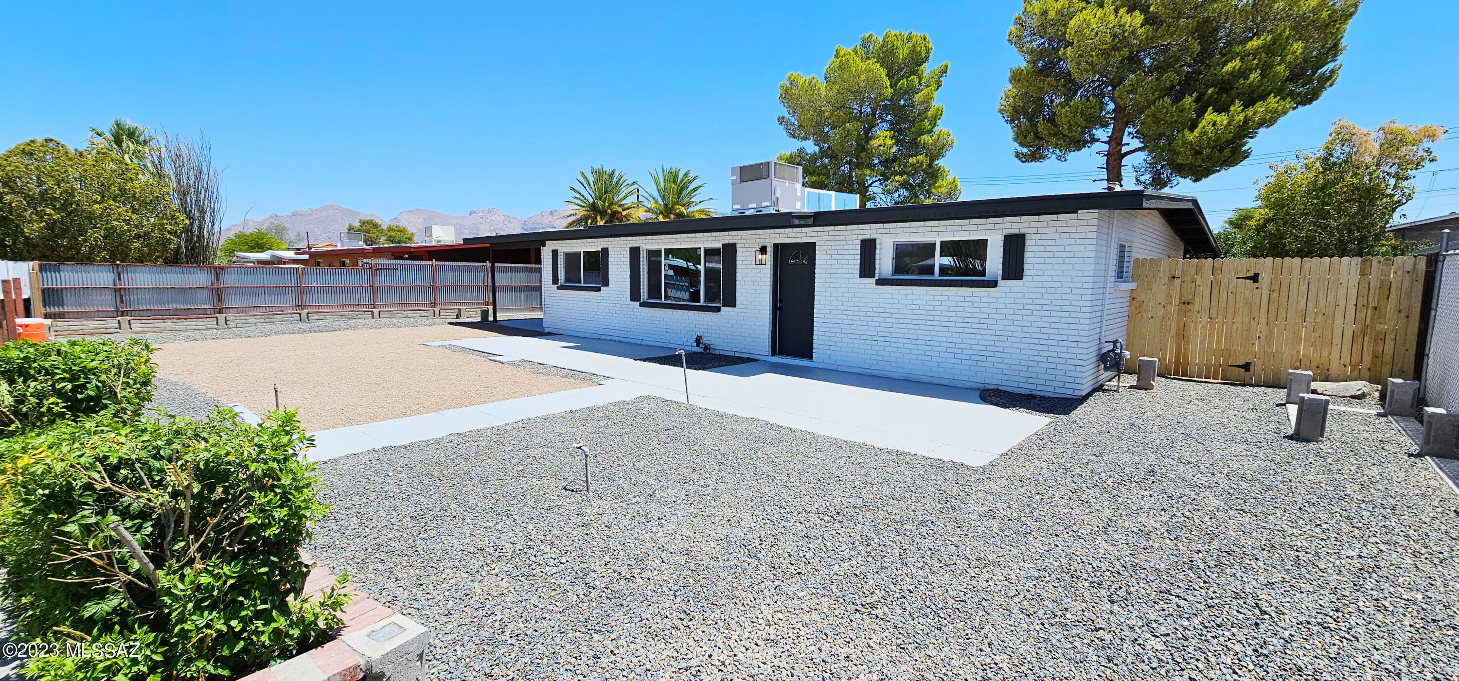 358 E Calle Arizona