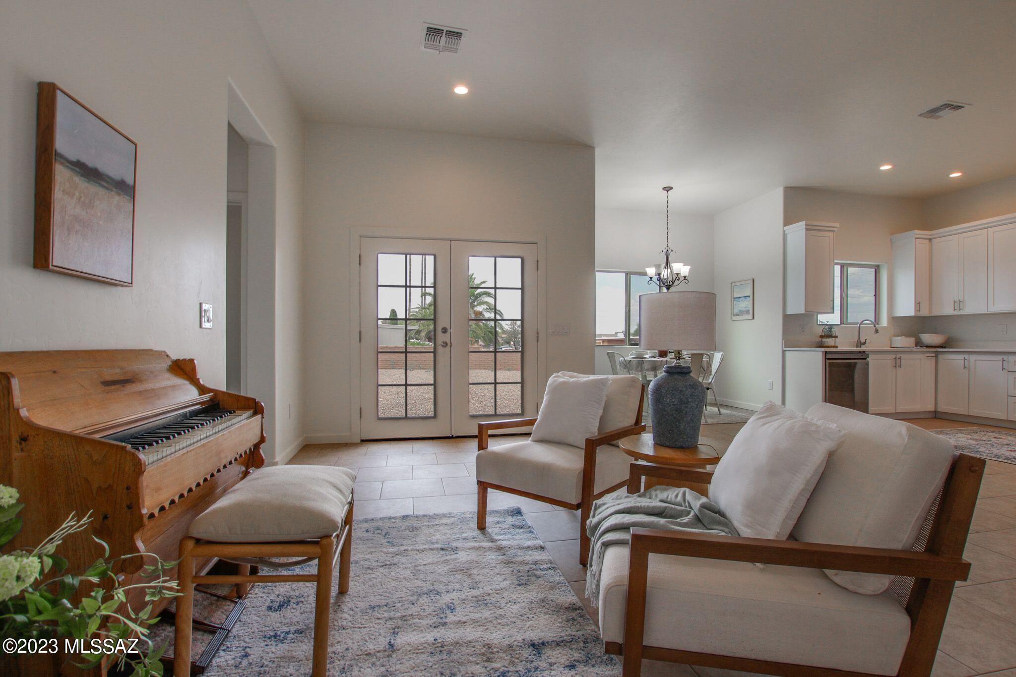 1379 N Rio-Santa Cruz