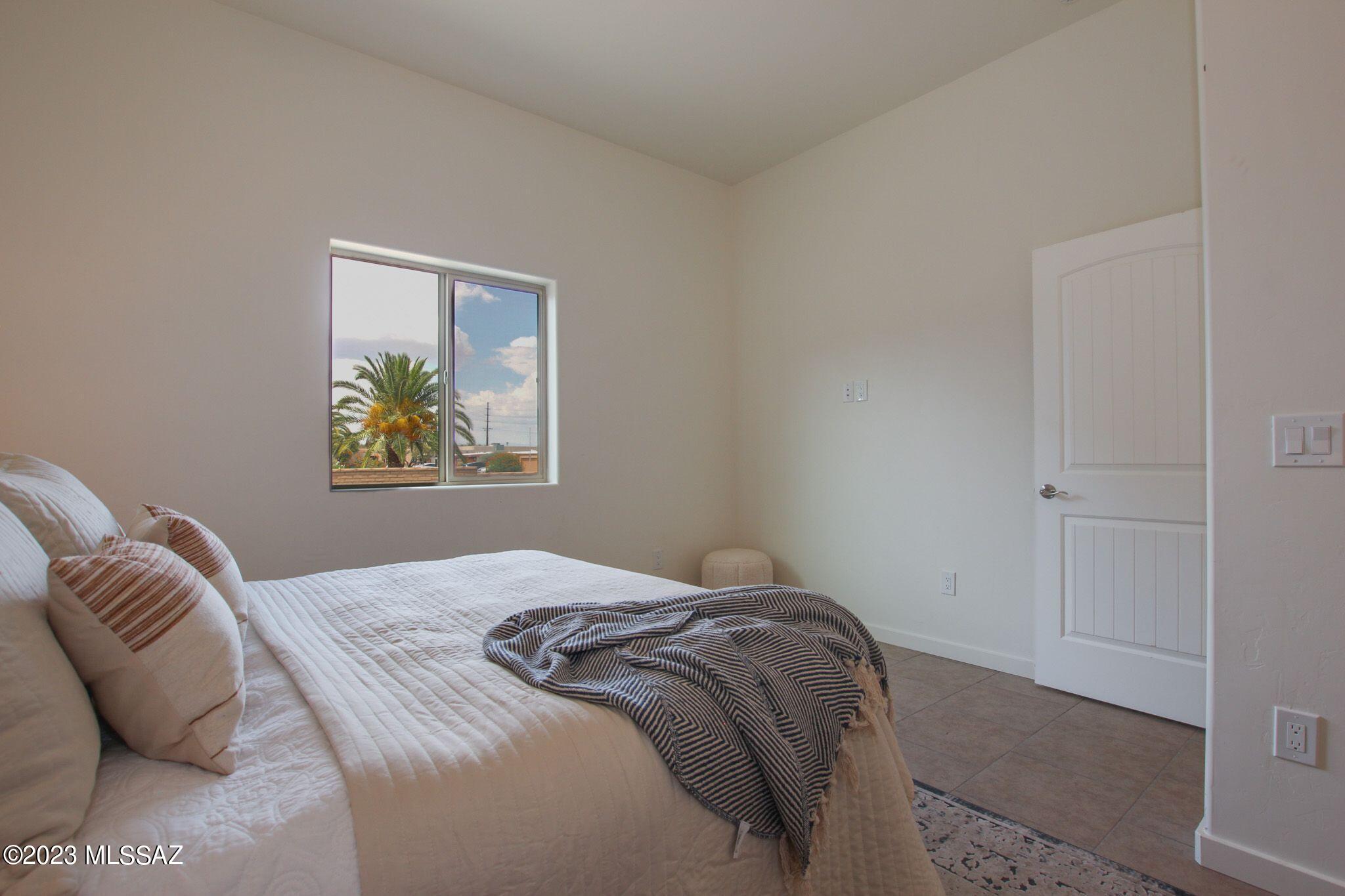 1379 N Rio-Santa Cruz