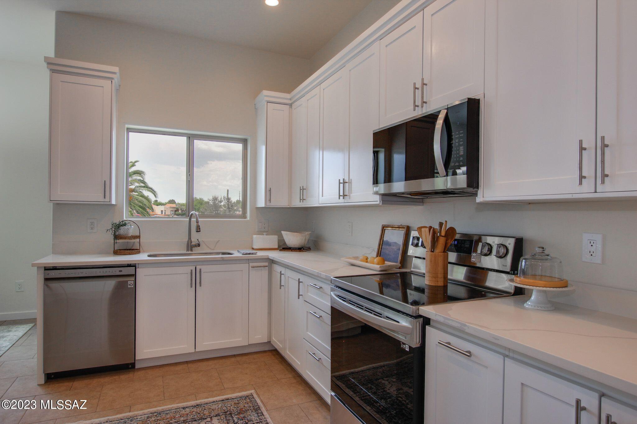 1379 N Rio-Santa Cruz