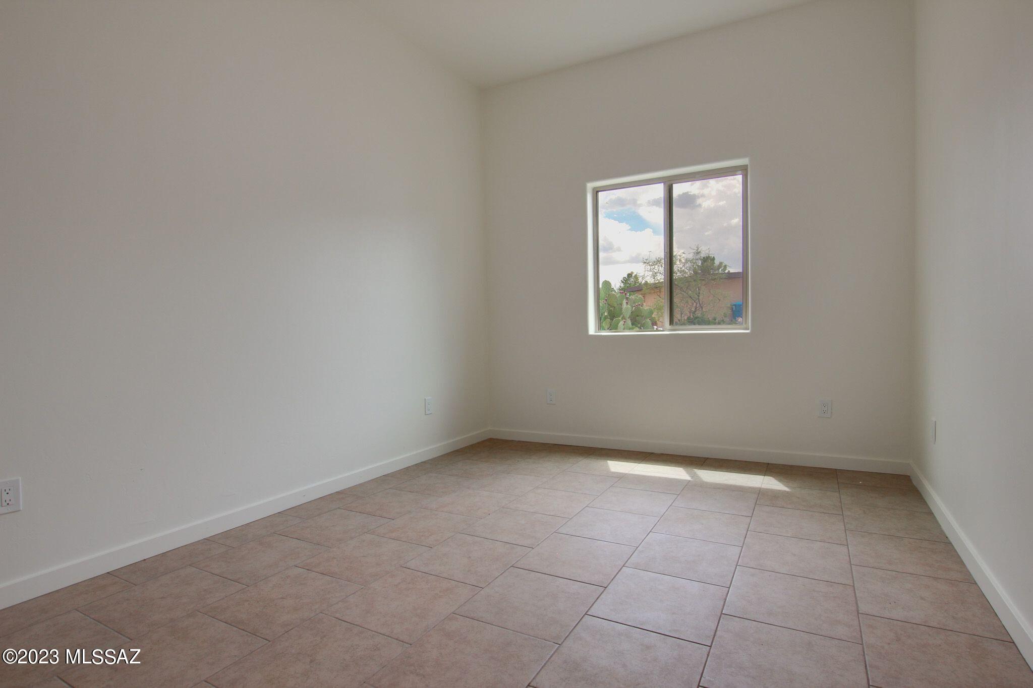1379 N Rio-Santa Cruz