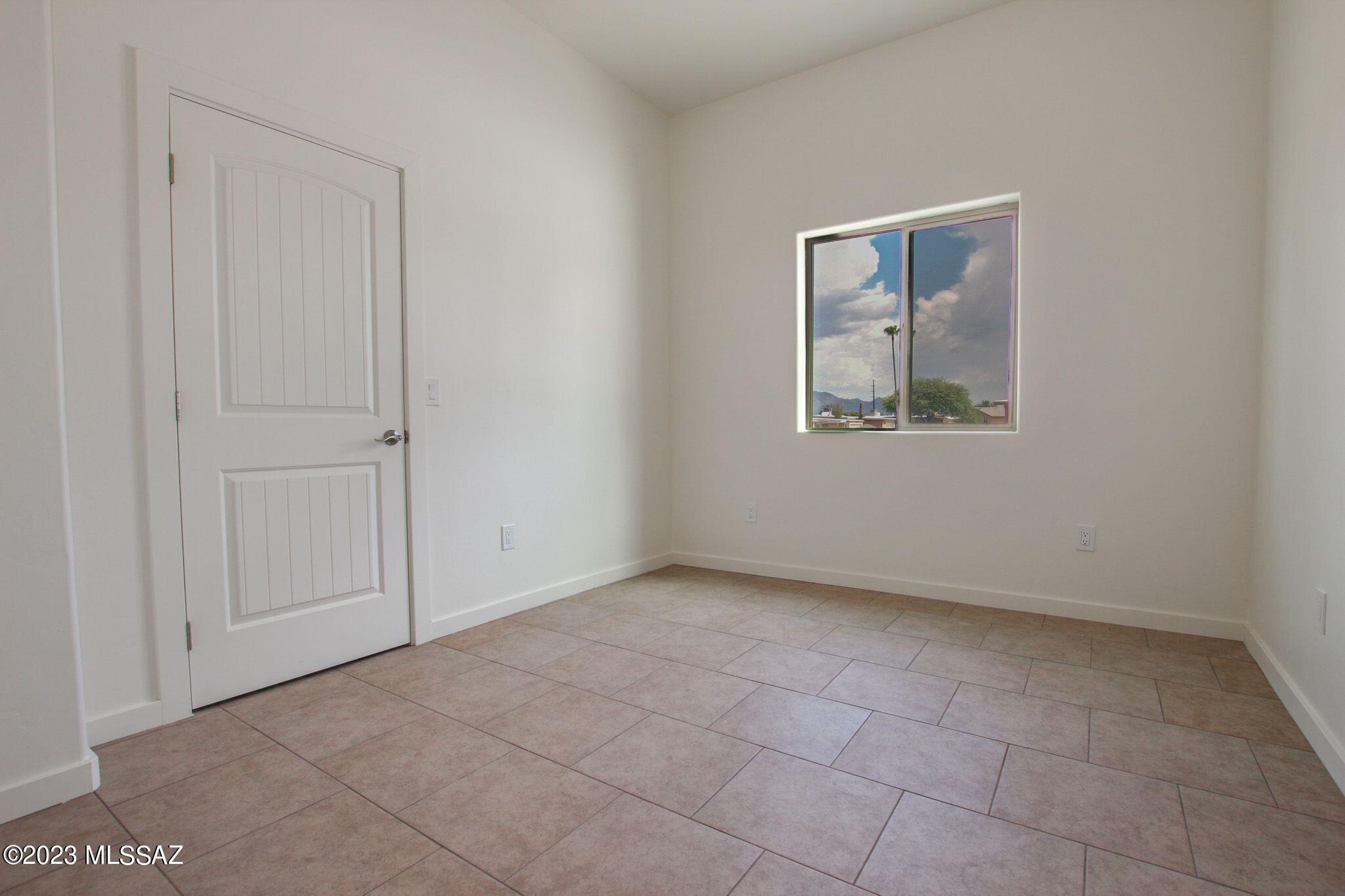 1379 N Rio-Santa Cruz