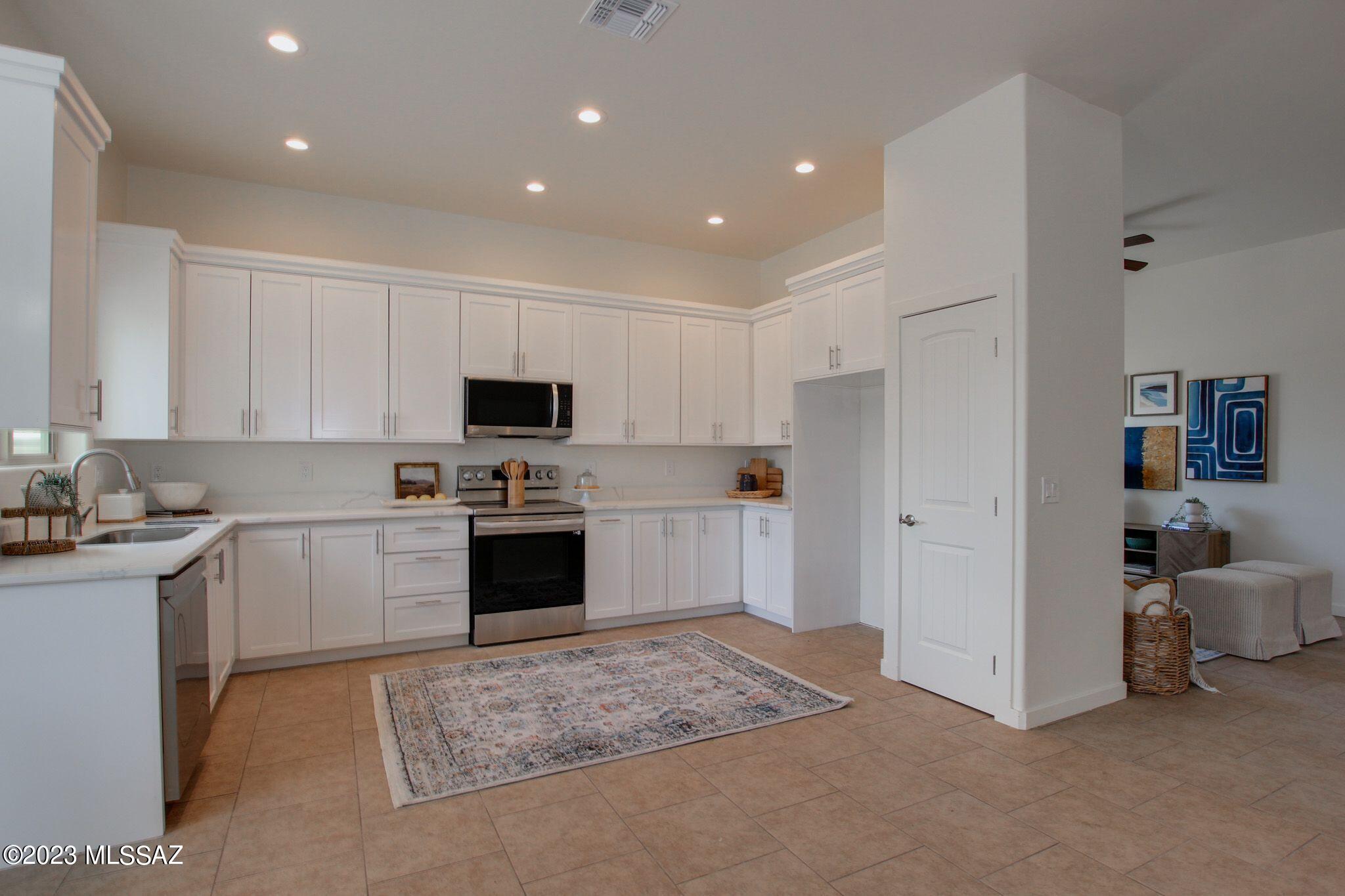 1379 N Rio-Santa Cruz