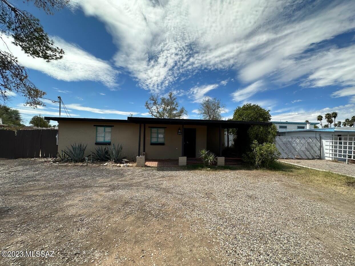 2531 N Sycamore Boulevard