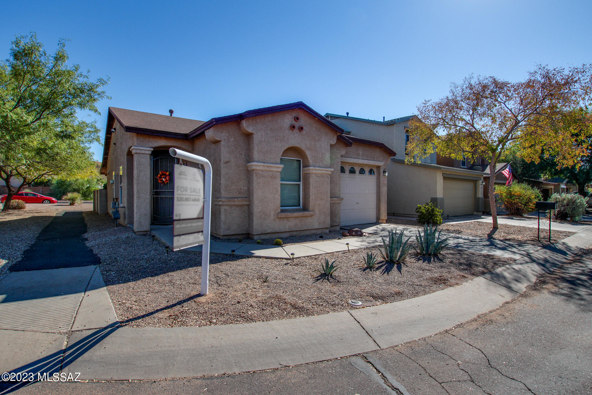 8440 N Placita De Los Laureles