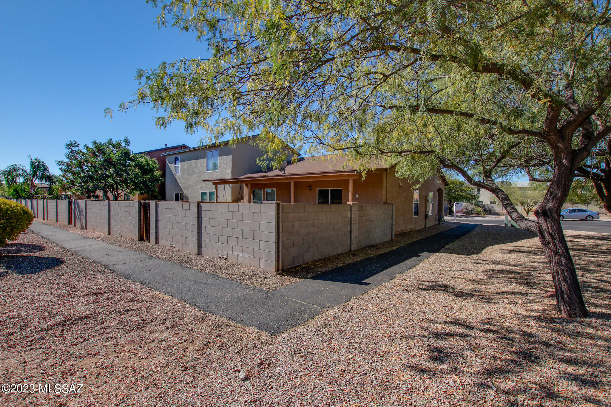 8440 N Placita De Los Laureles
