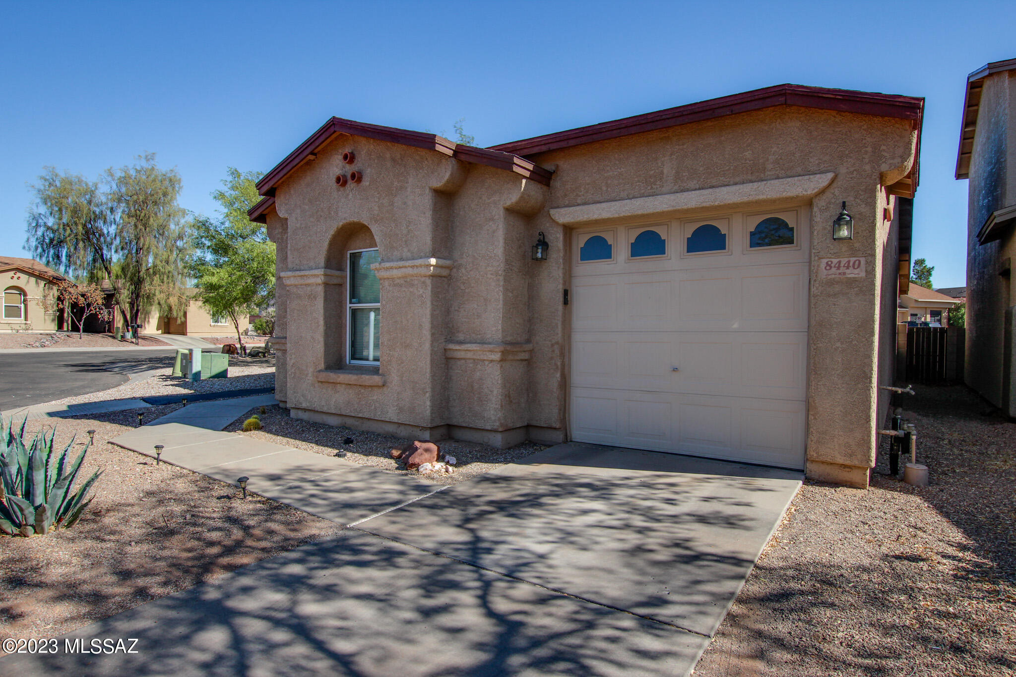 8440 N Placita De Los Laureles