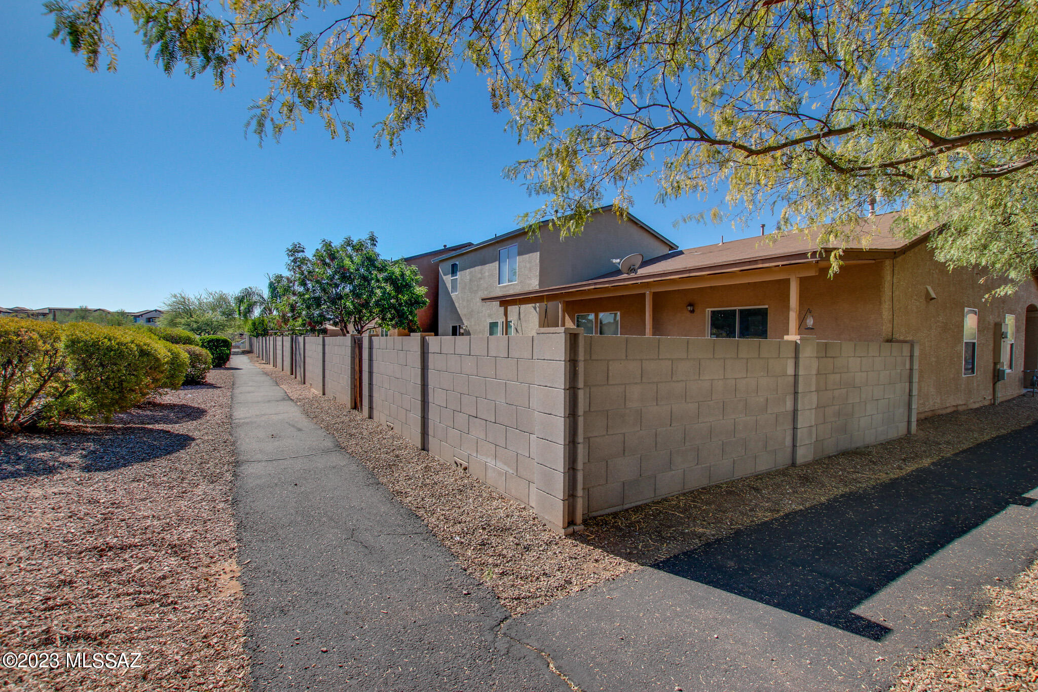 8440 N Placita De Los Laureles