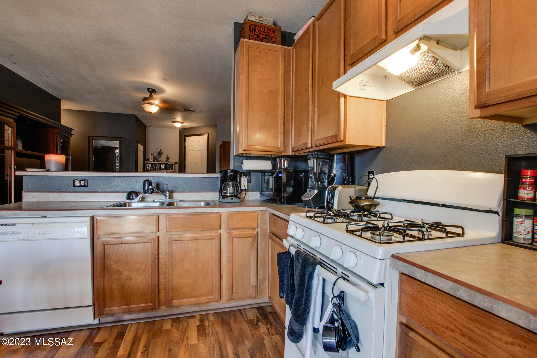 8440 N Placita De Los Laureles