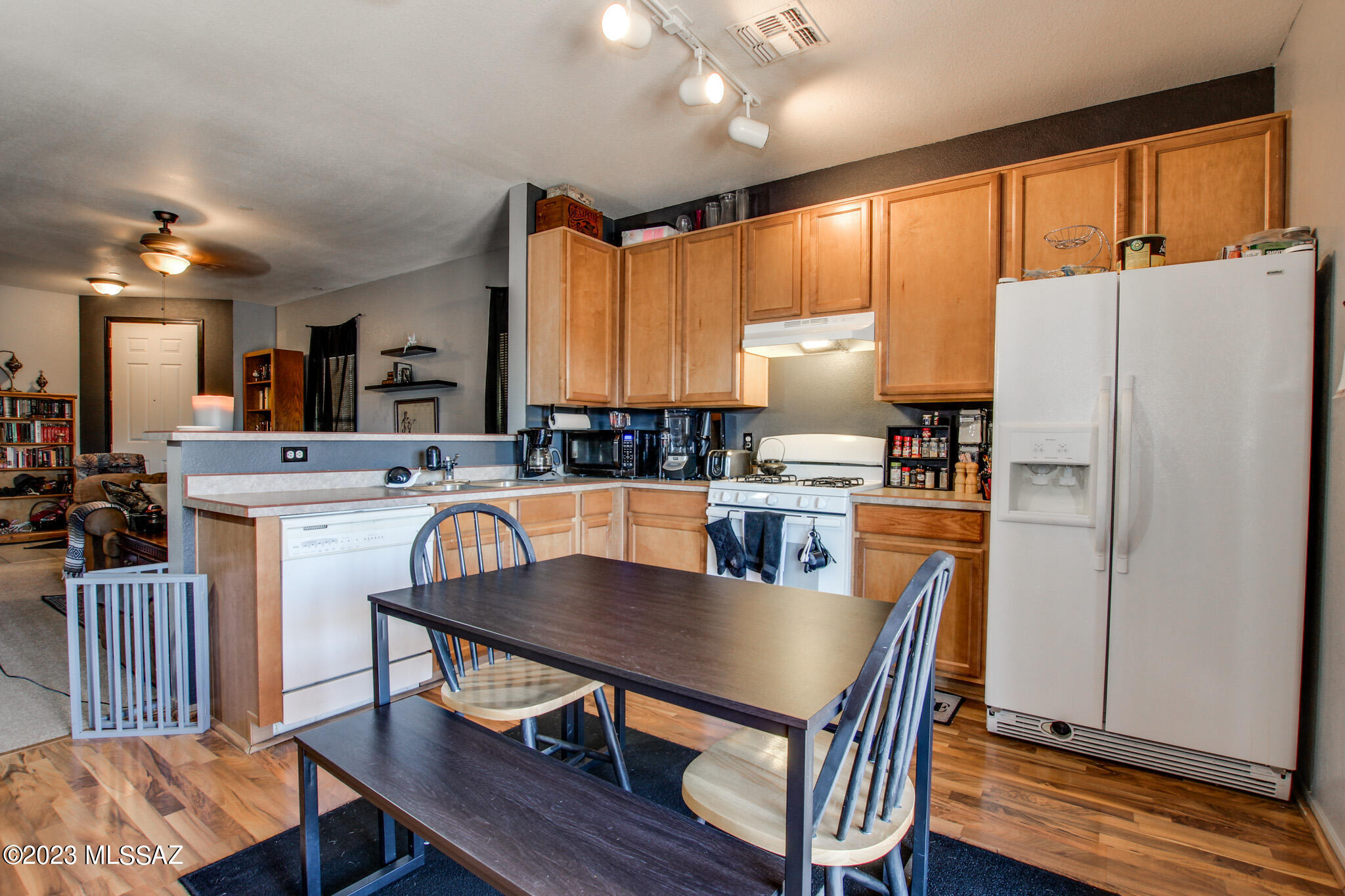 8440 N Placita De Los Laureles