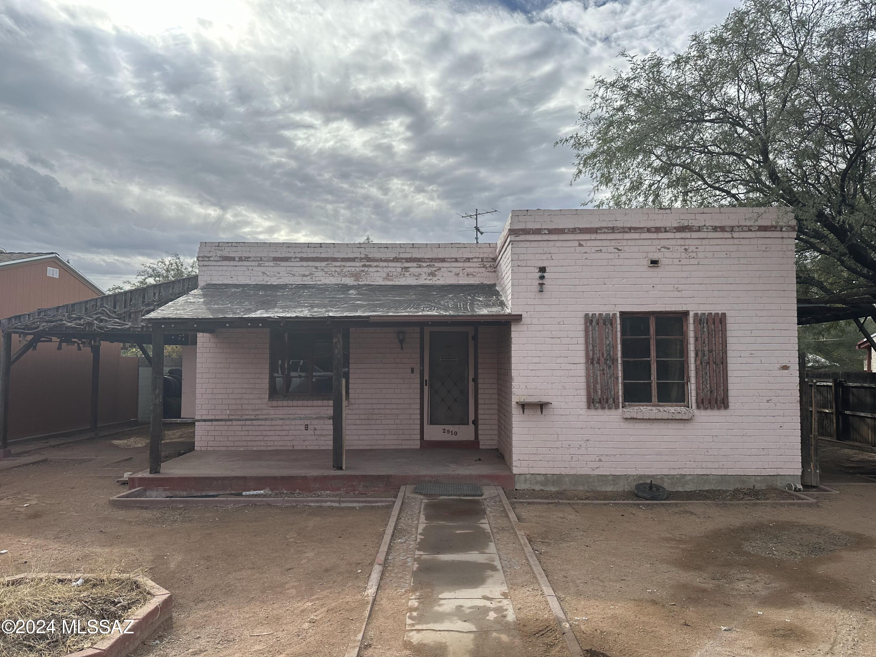 2910 E Linden Street