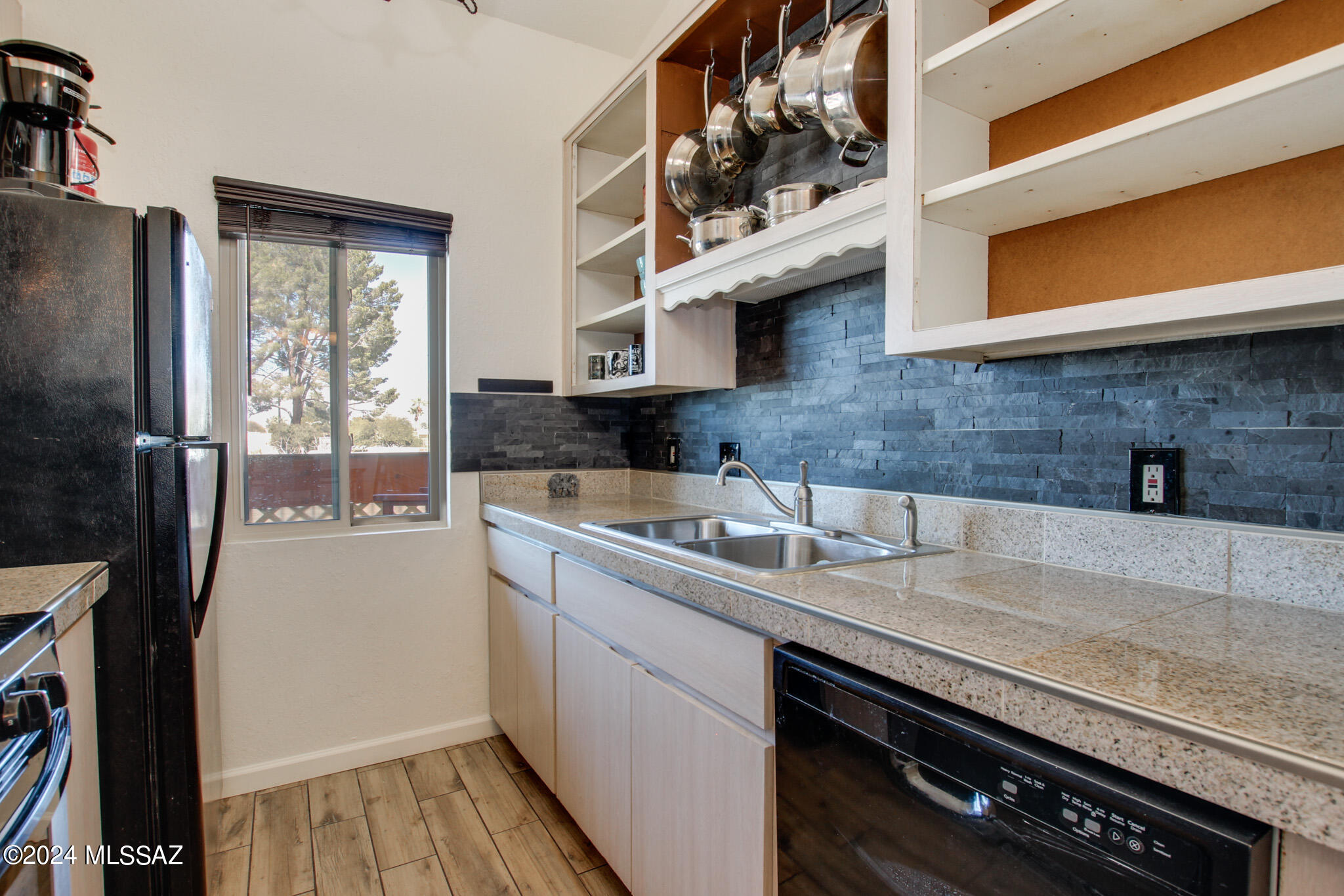 828 S Langley Avenue Unit: 201