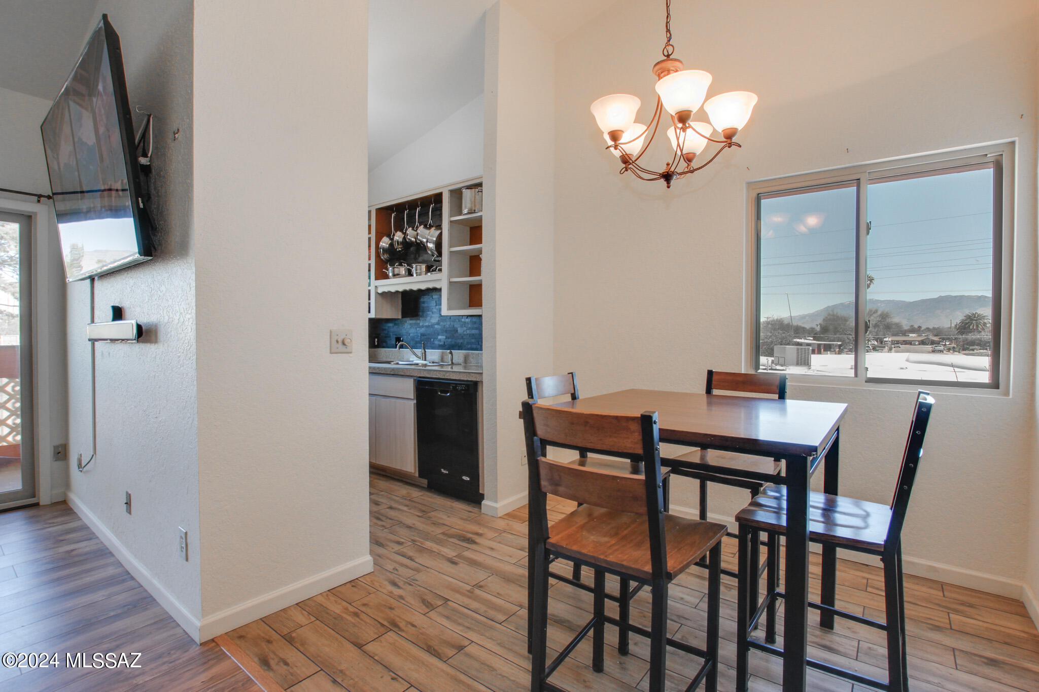 828 S Langley Avenue Unit: 201