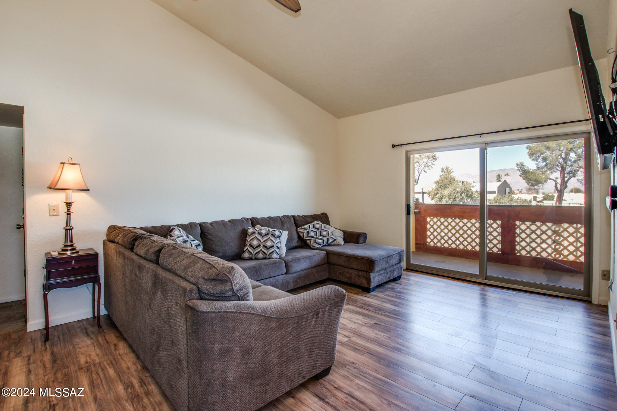 828 S Langley Avenue Unit: 201