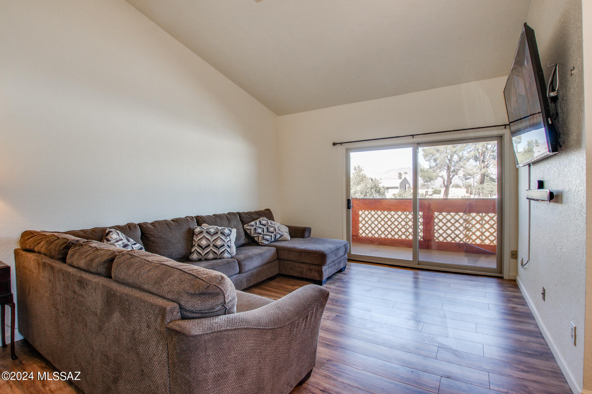 828 S Langley Avenue Unit: 201