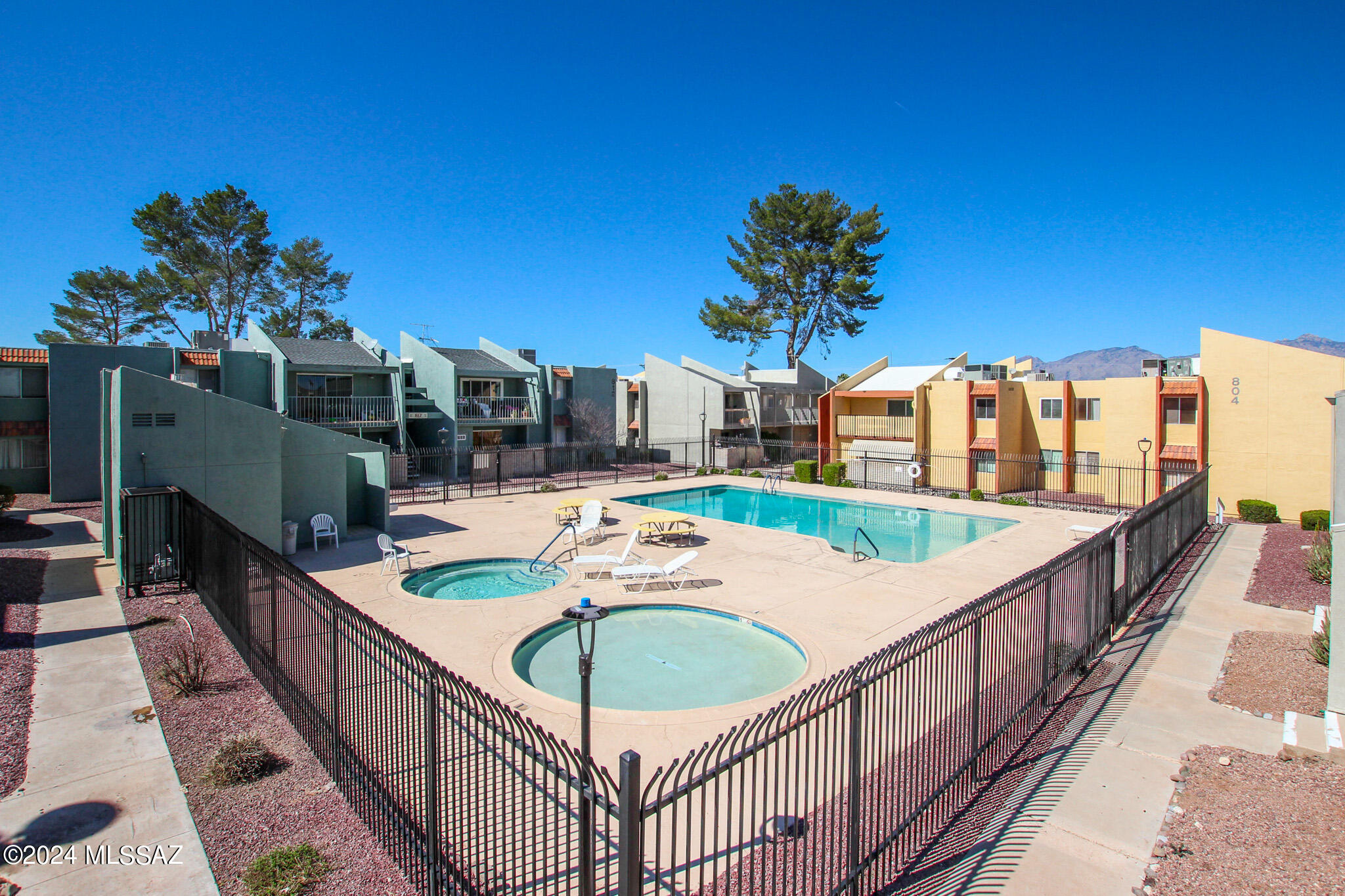 828 S Langley Avenue Unit: 201