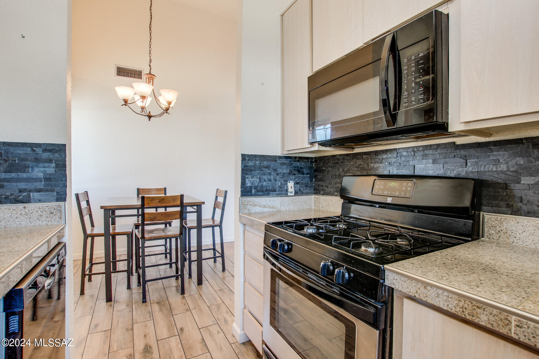 828 S Langley Avenue Unit: 201