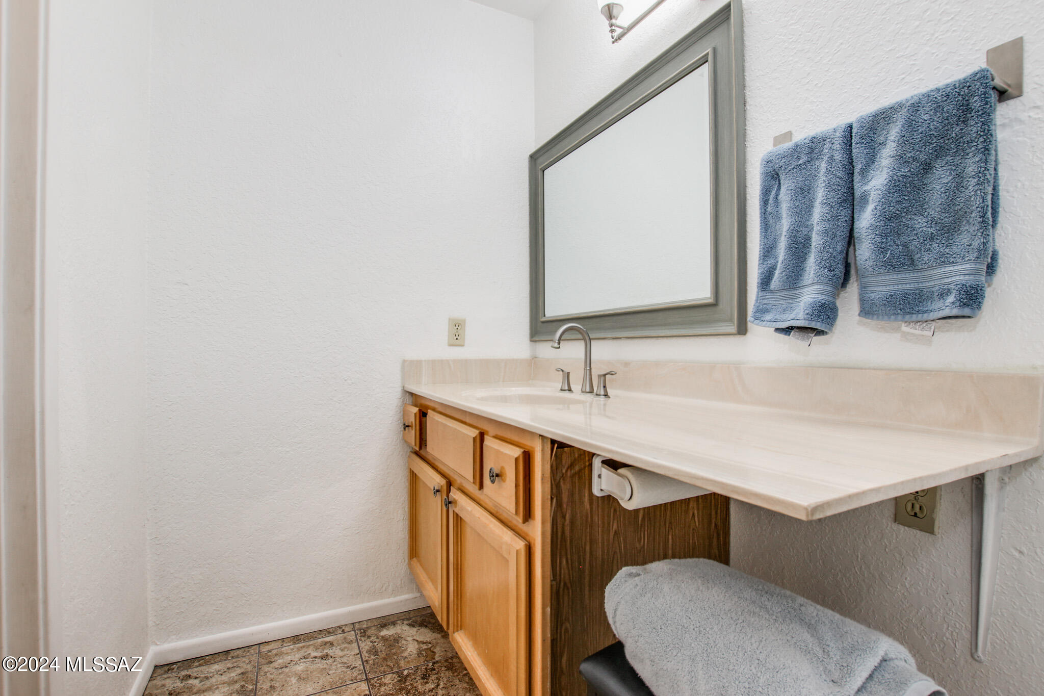 828 S Langley Avenue Unit: 201