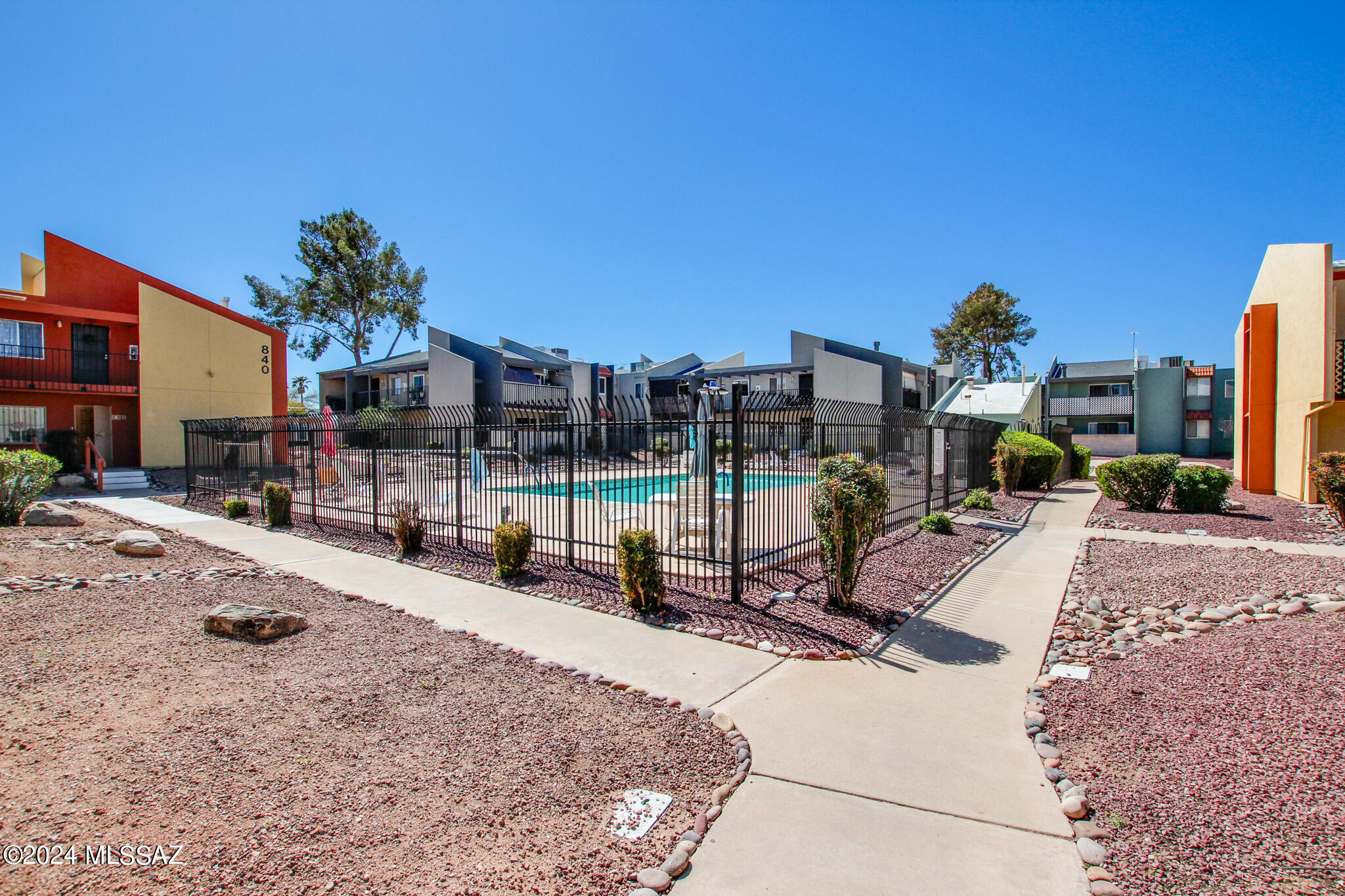 828 S Langley Avenue Unit: 201