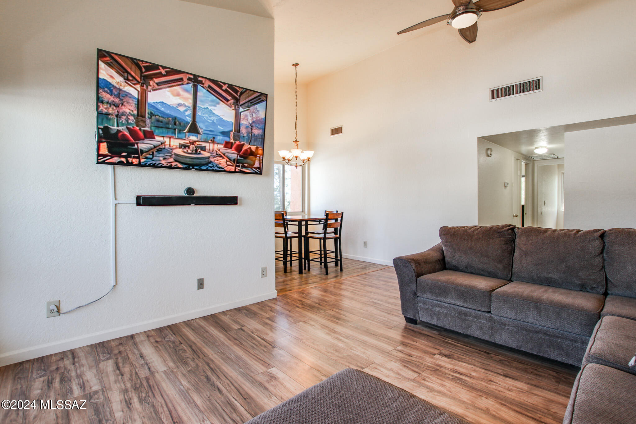 828 S Langley Avenue Unit: 201