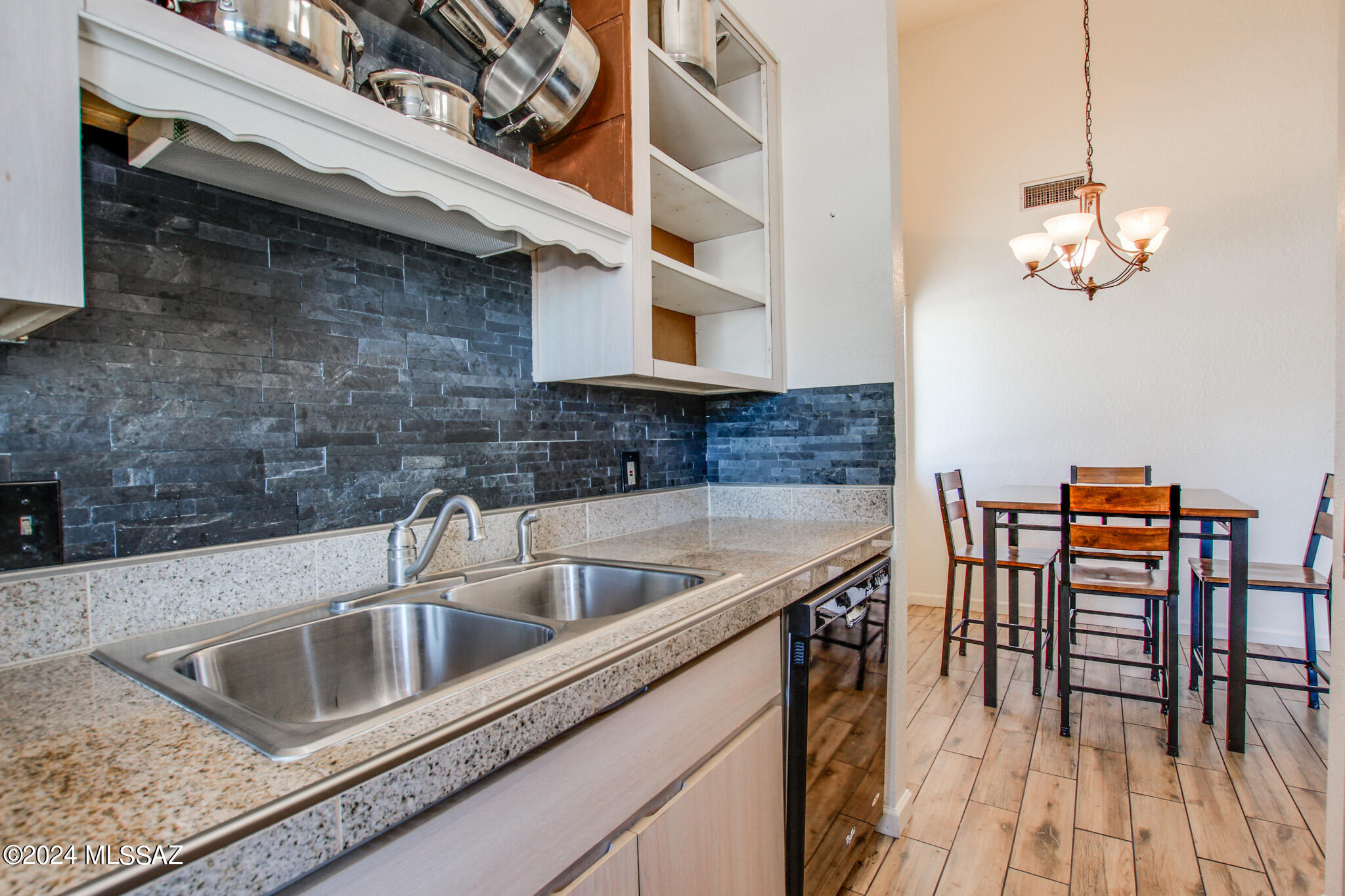 828 S Langley Avenue Unit: 201
